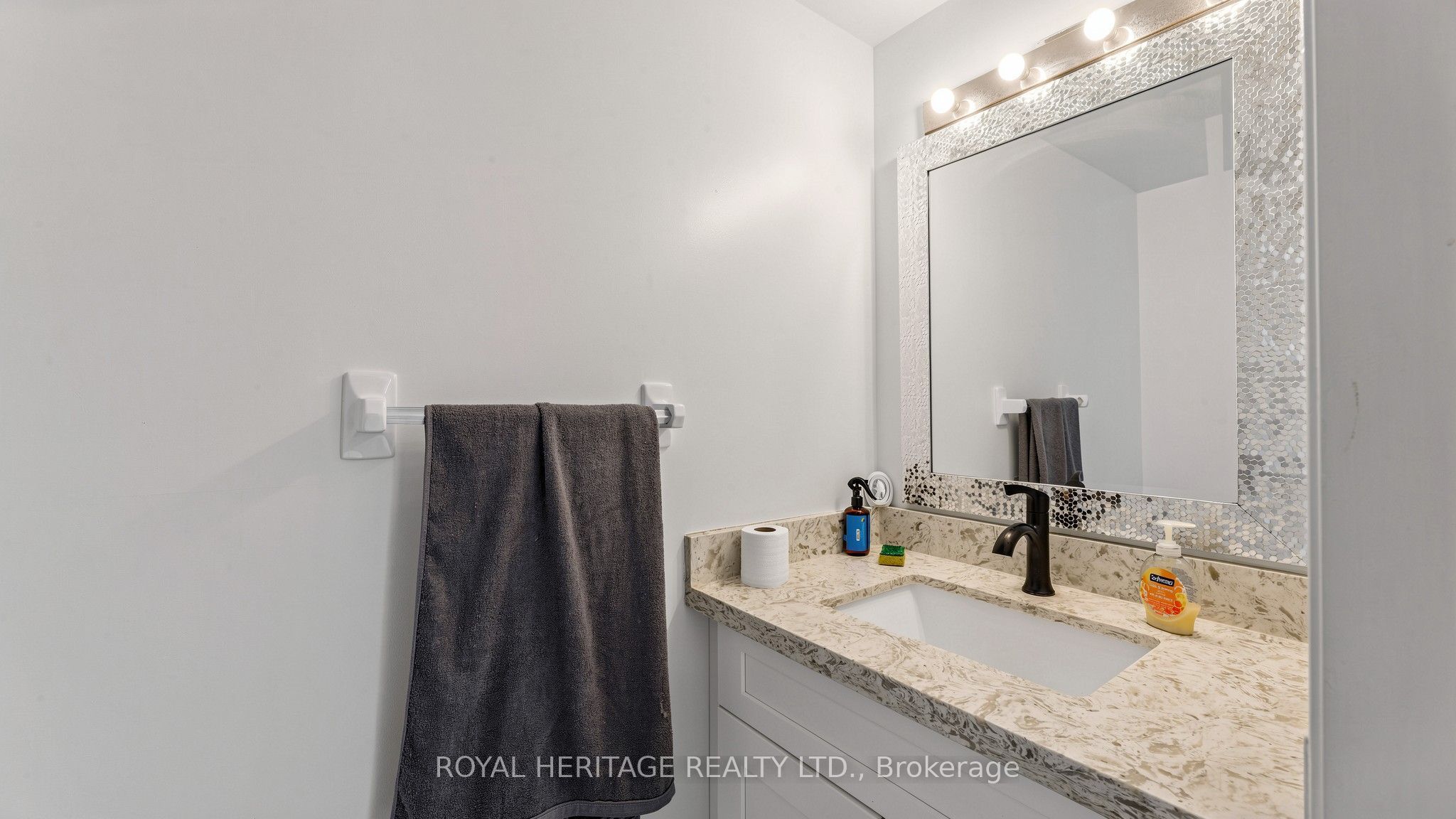 2472 Eglinton Avenue E Th 19 Property Photo 17