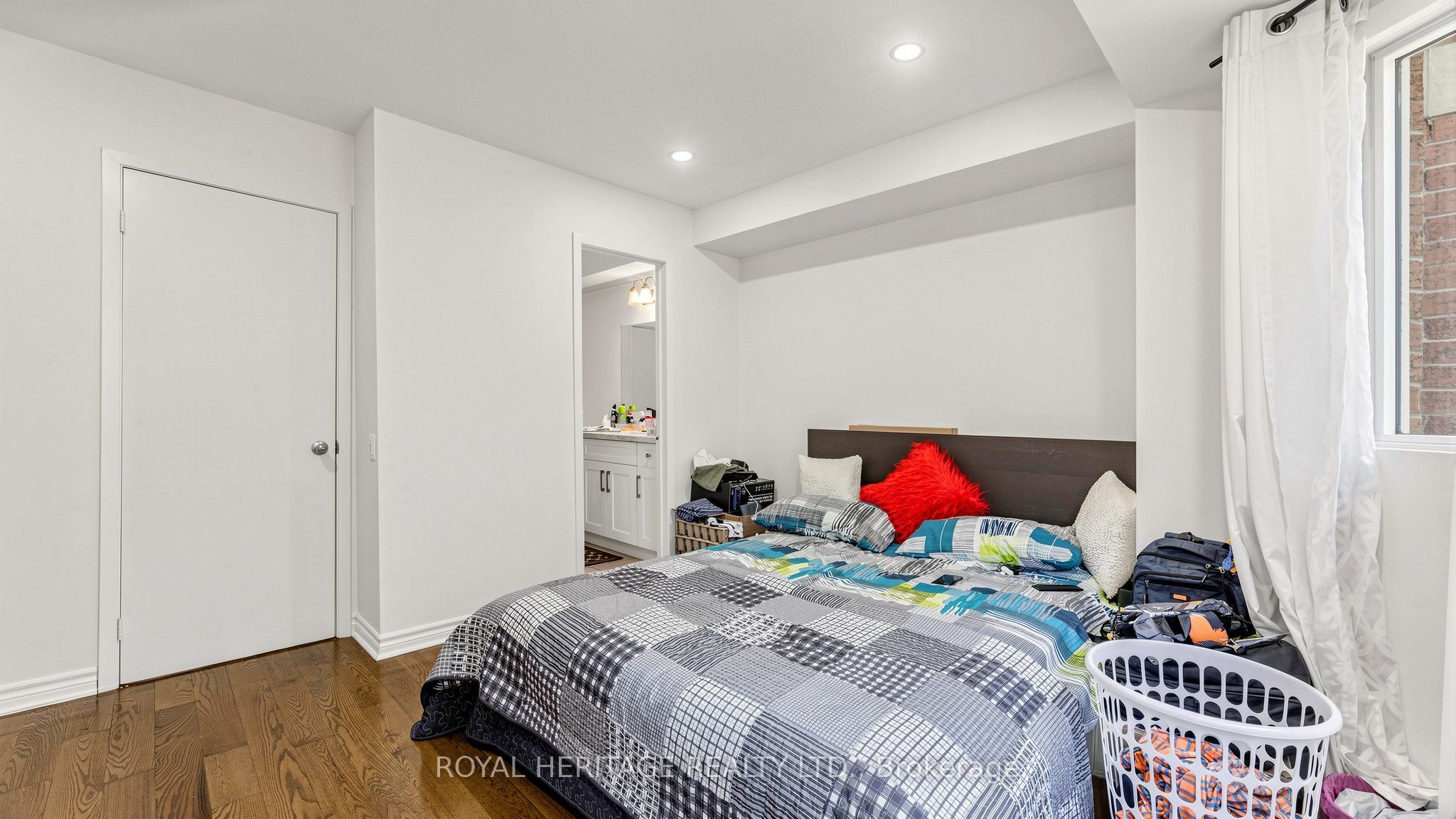 2472 Eglinton Avenue E Th 19 Property Photo 26