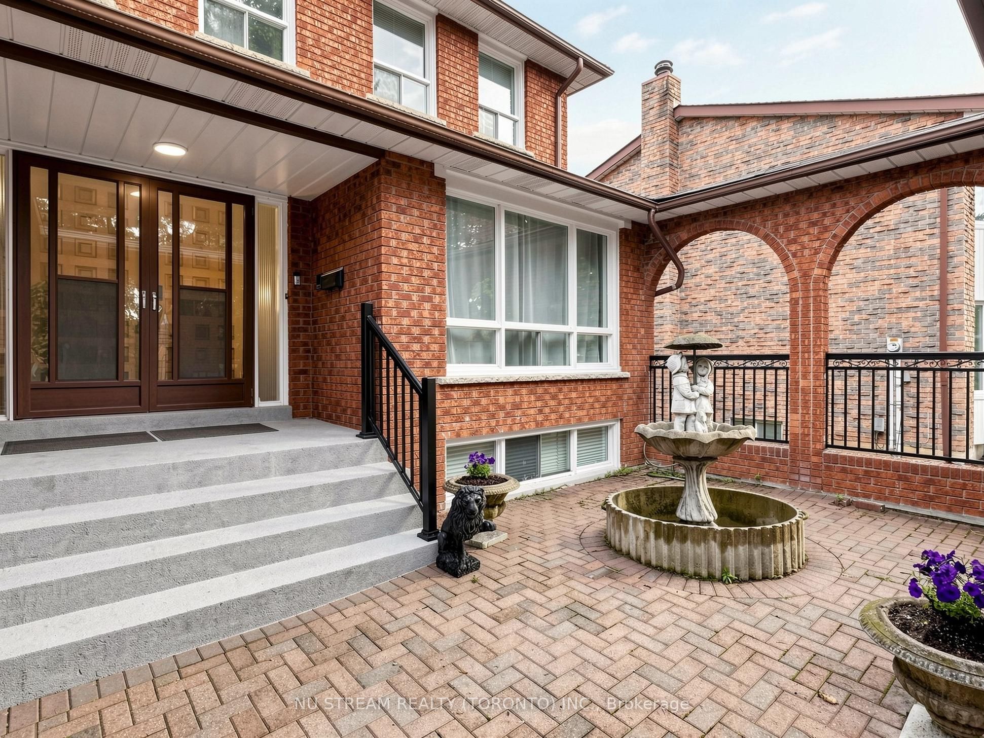 117 Ambercroft Boulevard N Property Photo 3