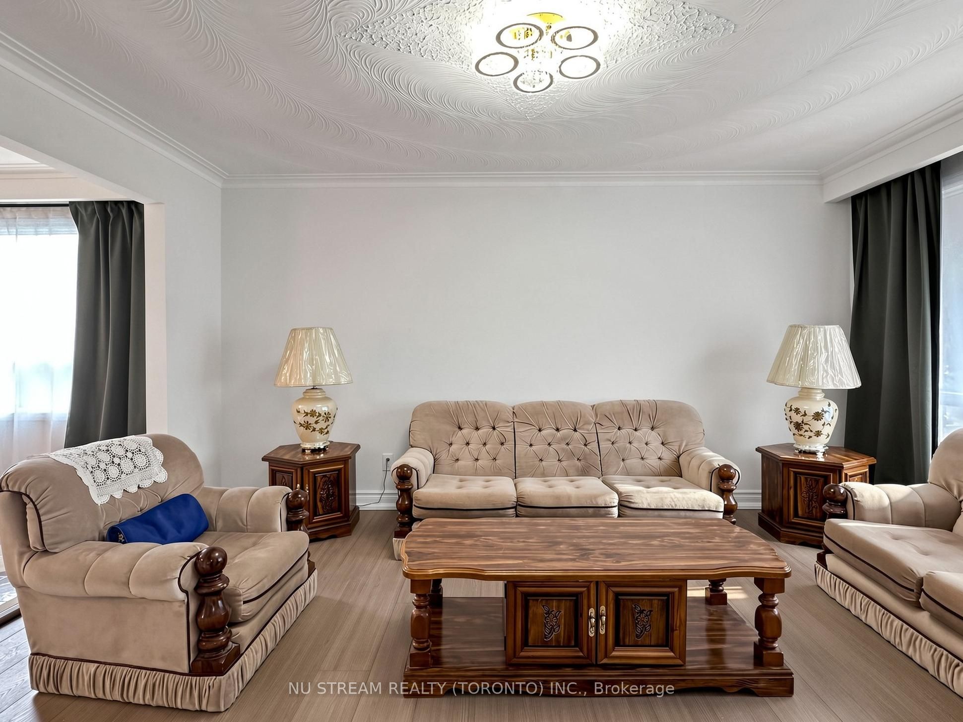 117 Ambercroft Boulevard N Property Photo 6