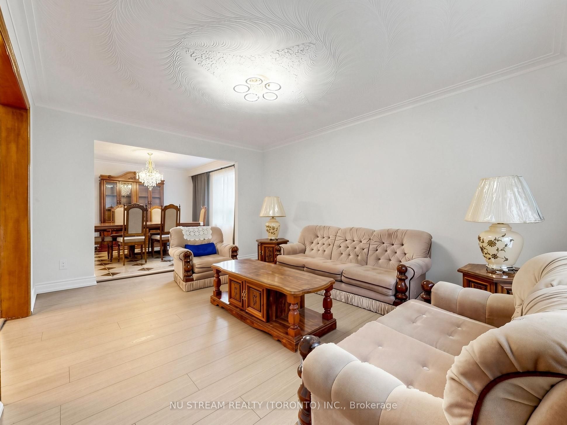 117 Ambercroft Boulevard N Property Photo 7