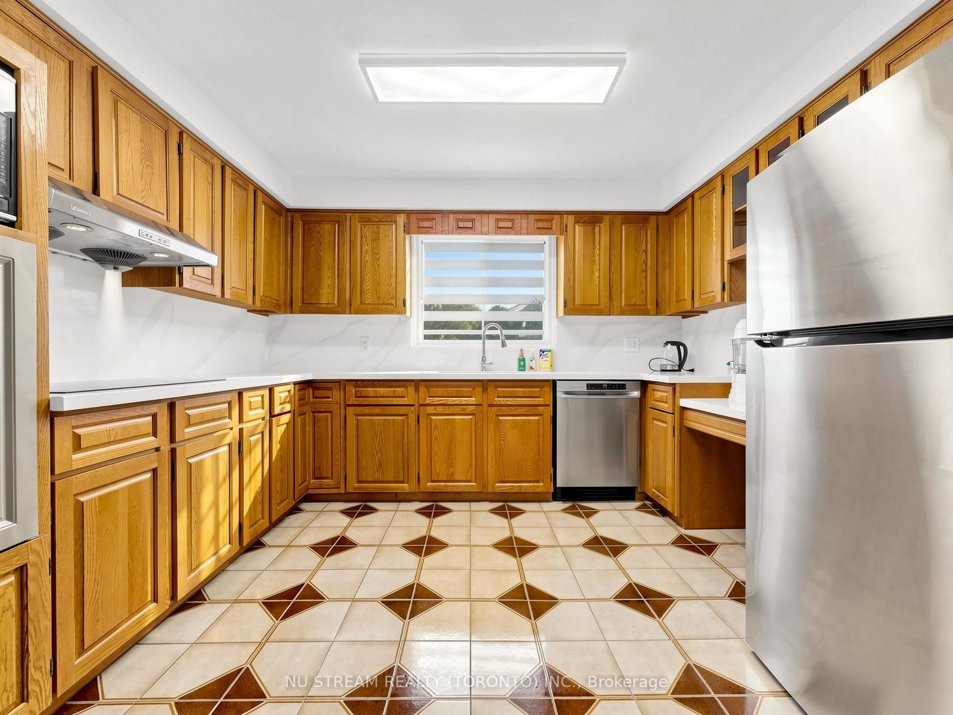 117 Ambercroft Boulevard N Property Photo 10