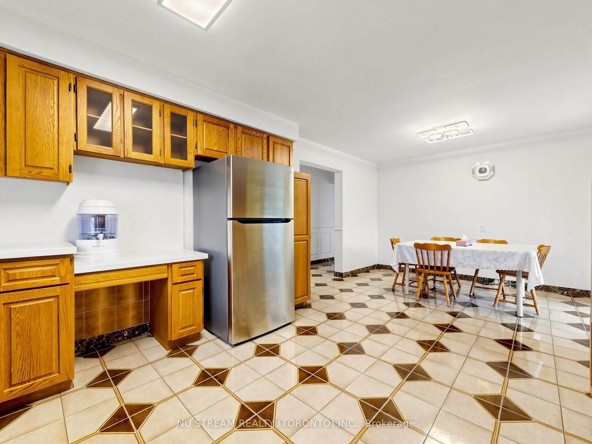 117 Ambercroft Boulevard N Property Photo 11