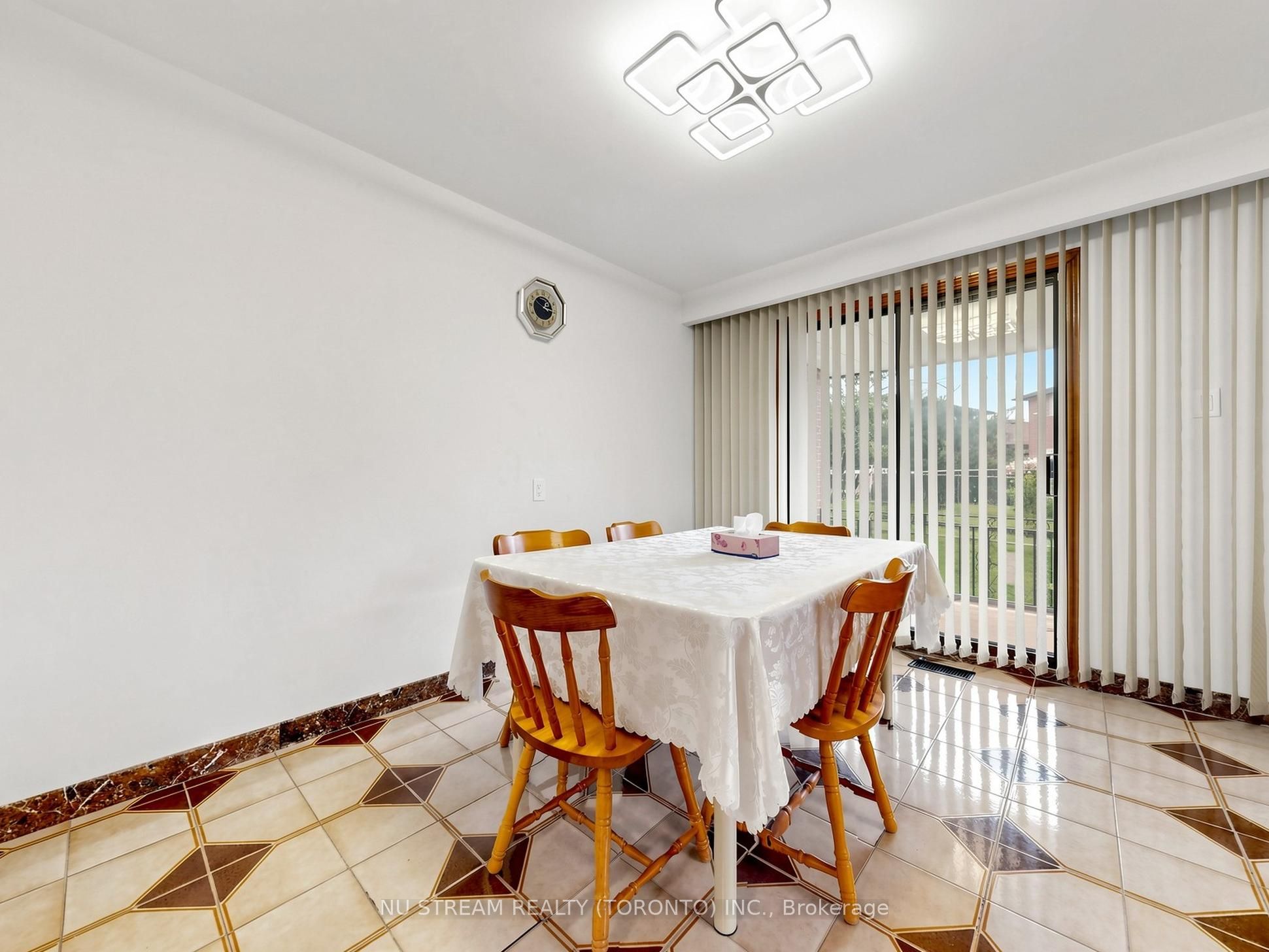 117 Ambercroft Boulevard N Property Photo 14