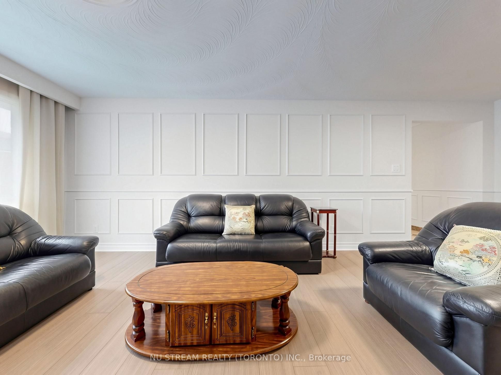 117 Ambercroft Boulevard N Property Photo 16