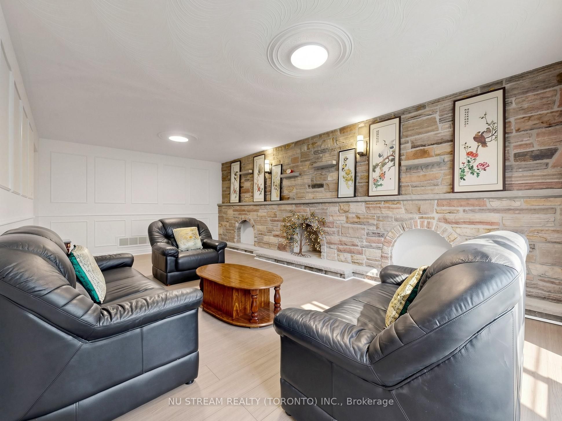 117 Ambercroft Boulevard N Property Photo 17