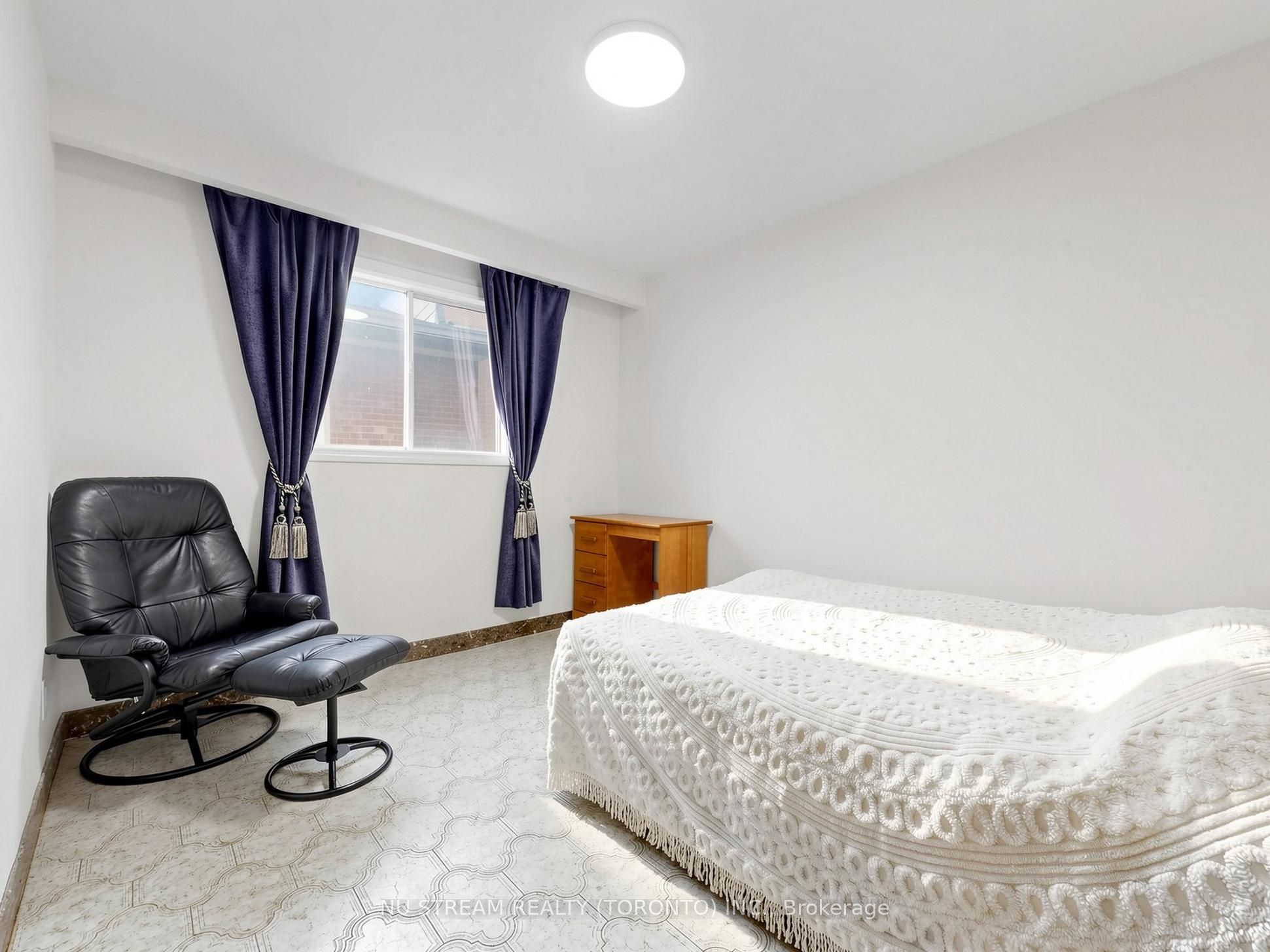 117 Ambercroft Boulevard N Property Photo 18