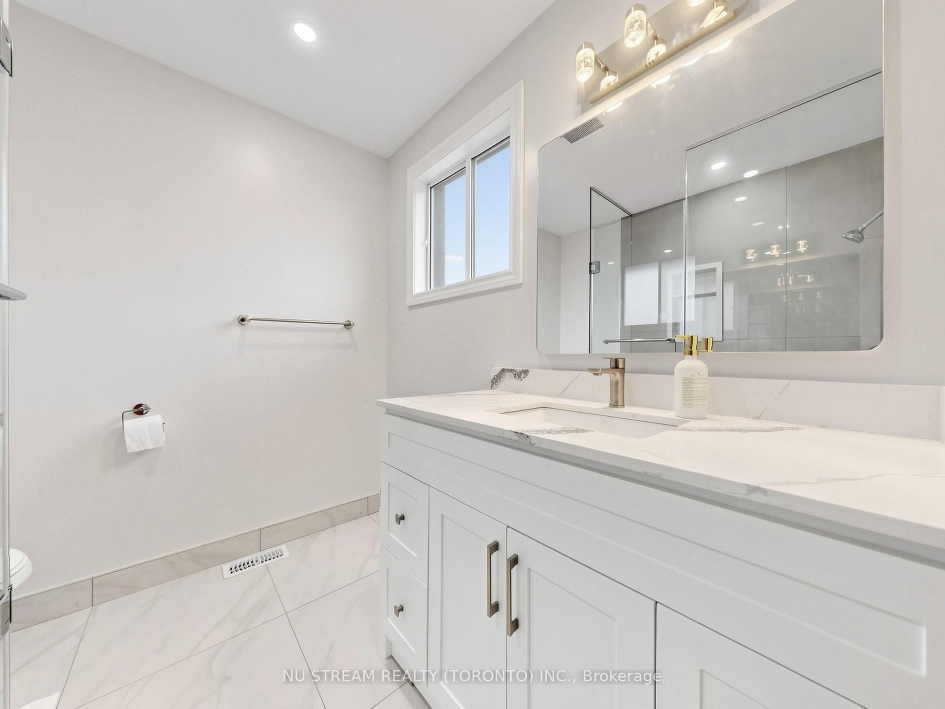 117 Ambercroft Boulevard N Property Photo 23