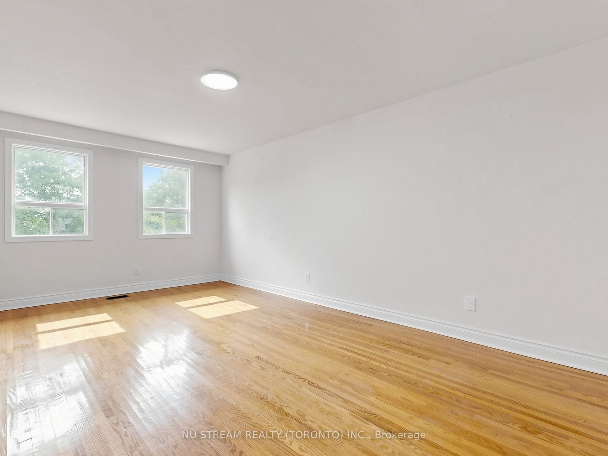 117 Ambercroft Boulevard N Property Photo 27