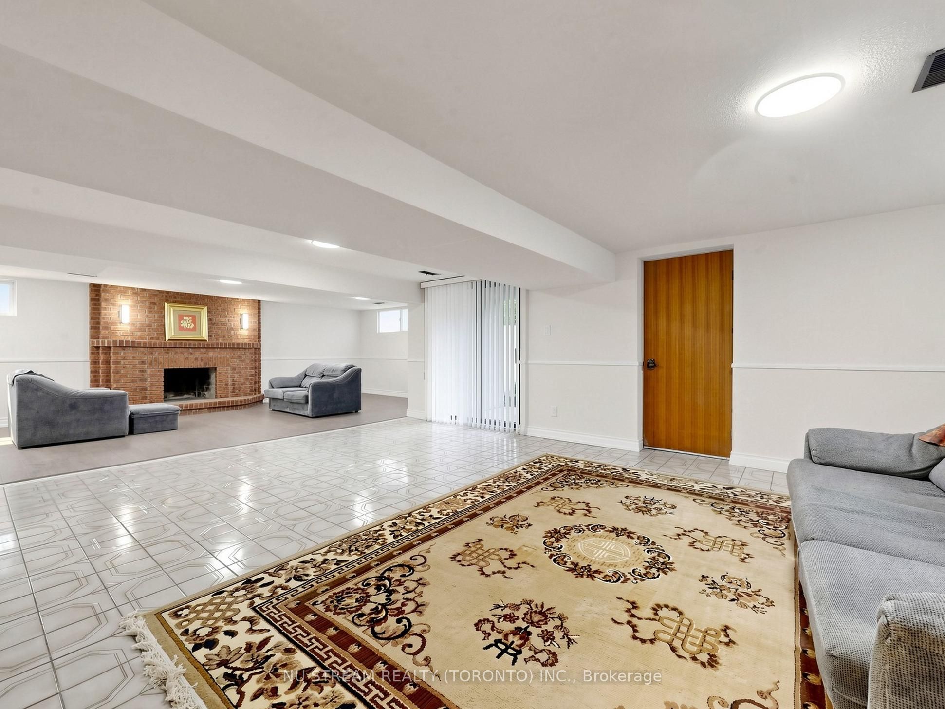 117 Ambercroft Boulevard N Property Photo 31