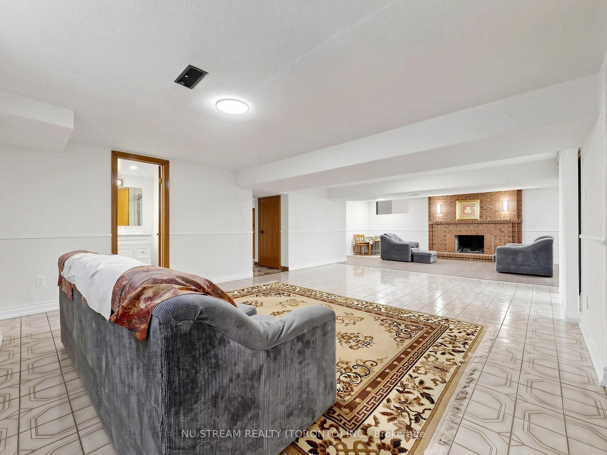117 Ambercroft Boulevard N Property Photo 32