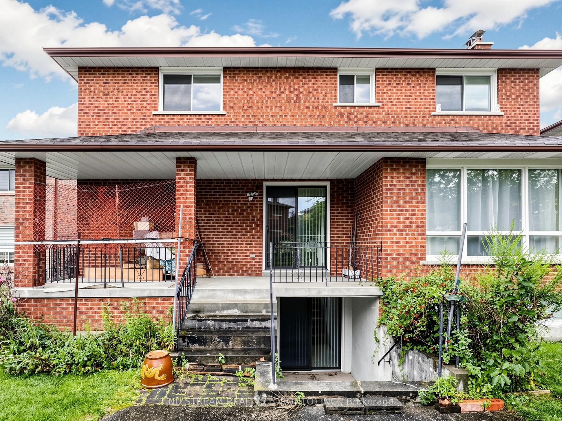117 Ambercroft Boulevard N Property Photo 38