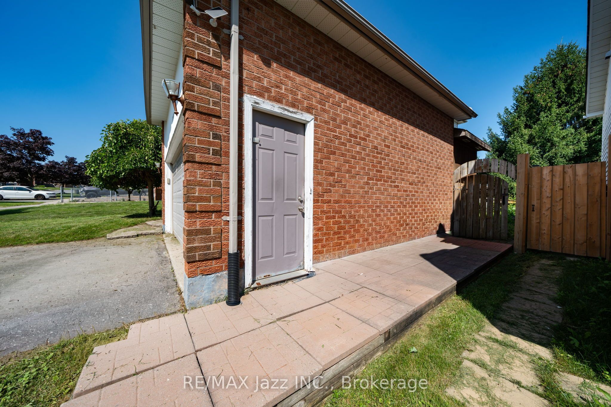 110 Freeland Avenue E Property Photo 5