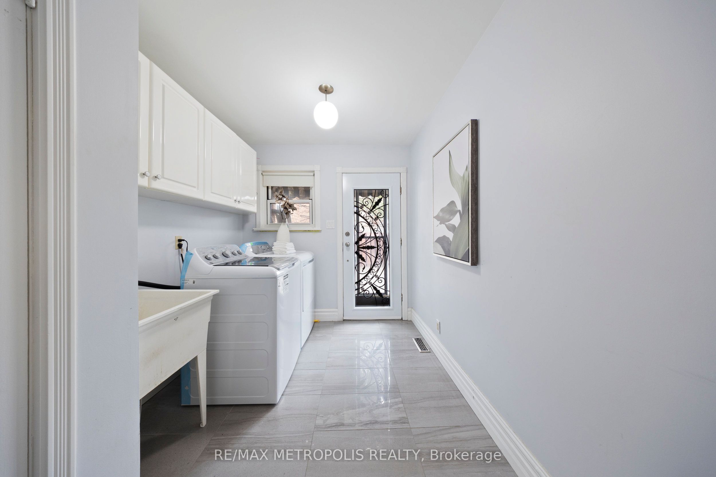 754 Eyer Drive Upper Property Photo 24