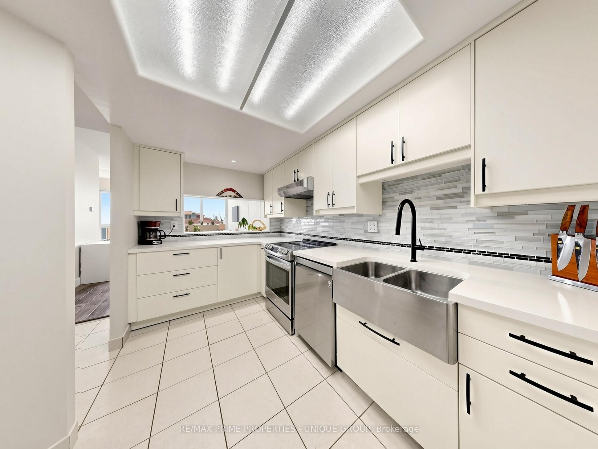 2460 Eglinton Avenue E Ph12 Property Photo 13