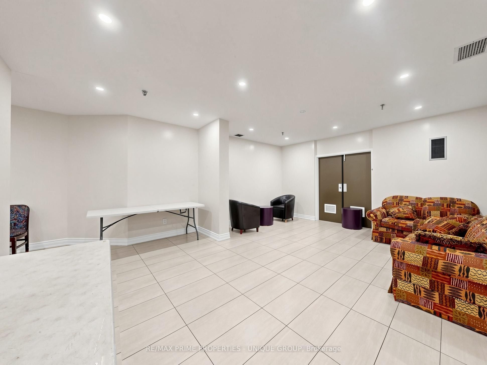 2460 Eglinton Avenue E Ph12 Property Photo 28