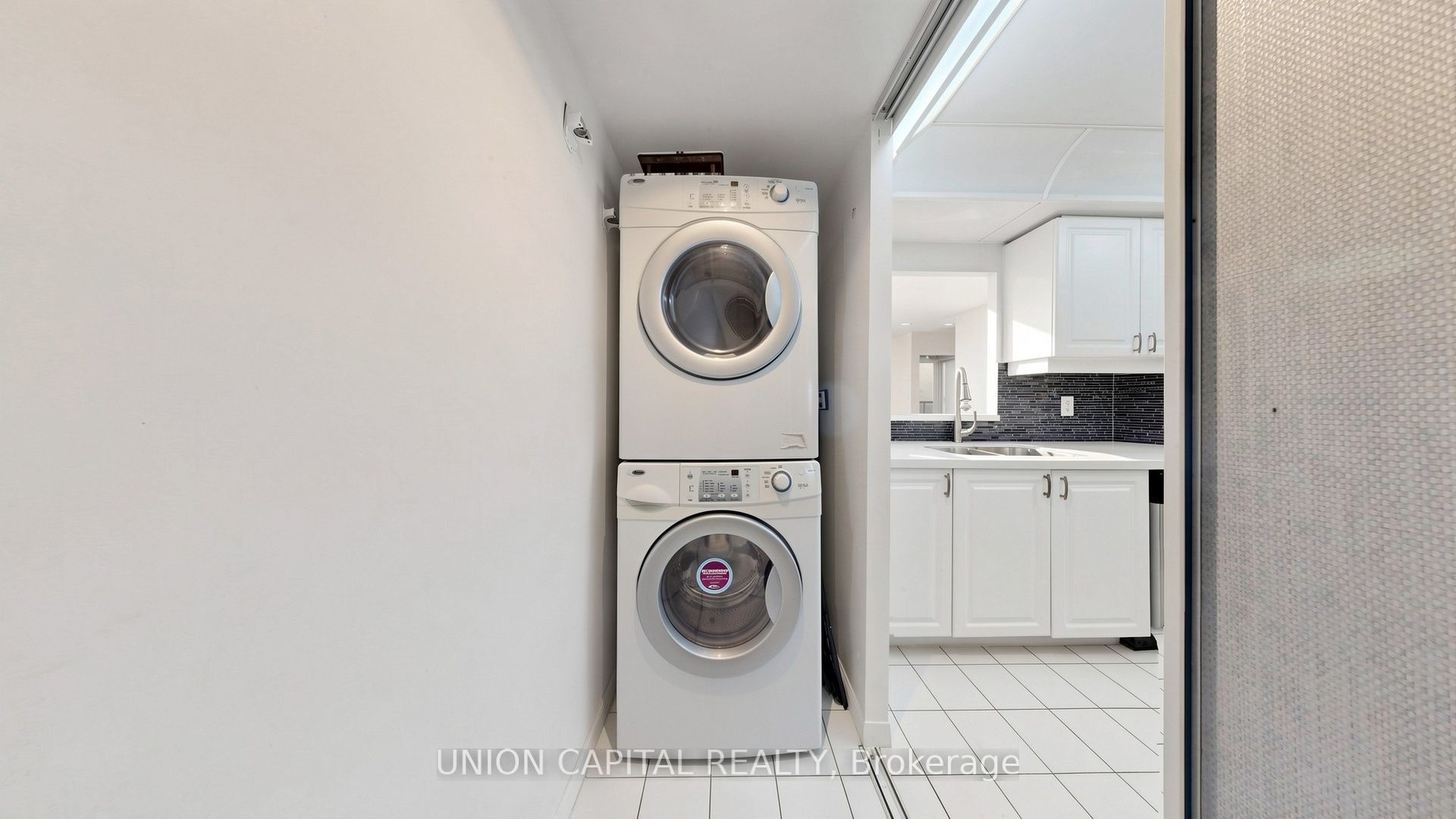 88 Corporate Drive 2101 Property Photo 8