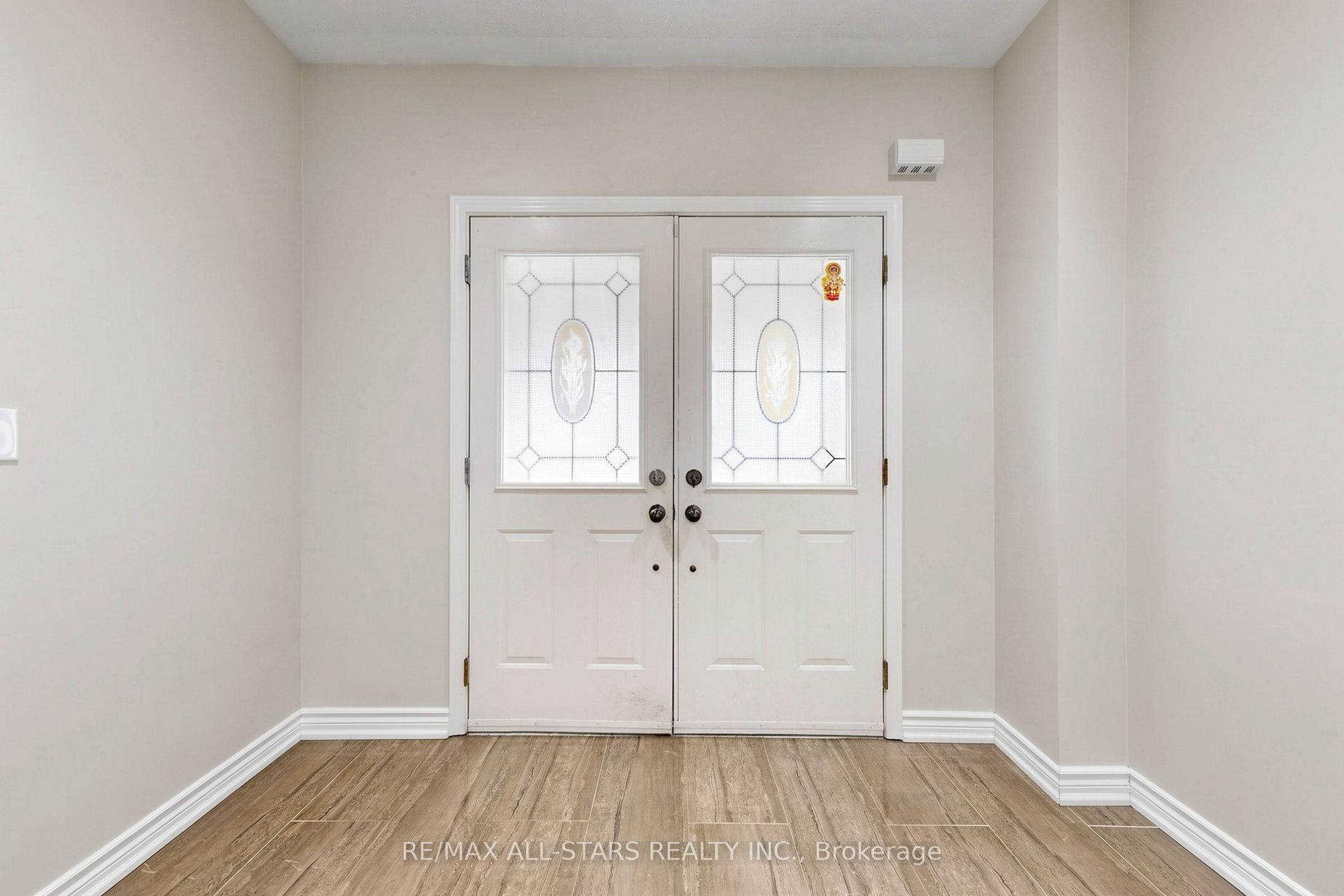 13 Boulderbrook Drive Property Photo 3