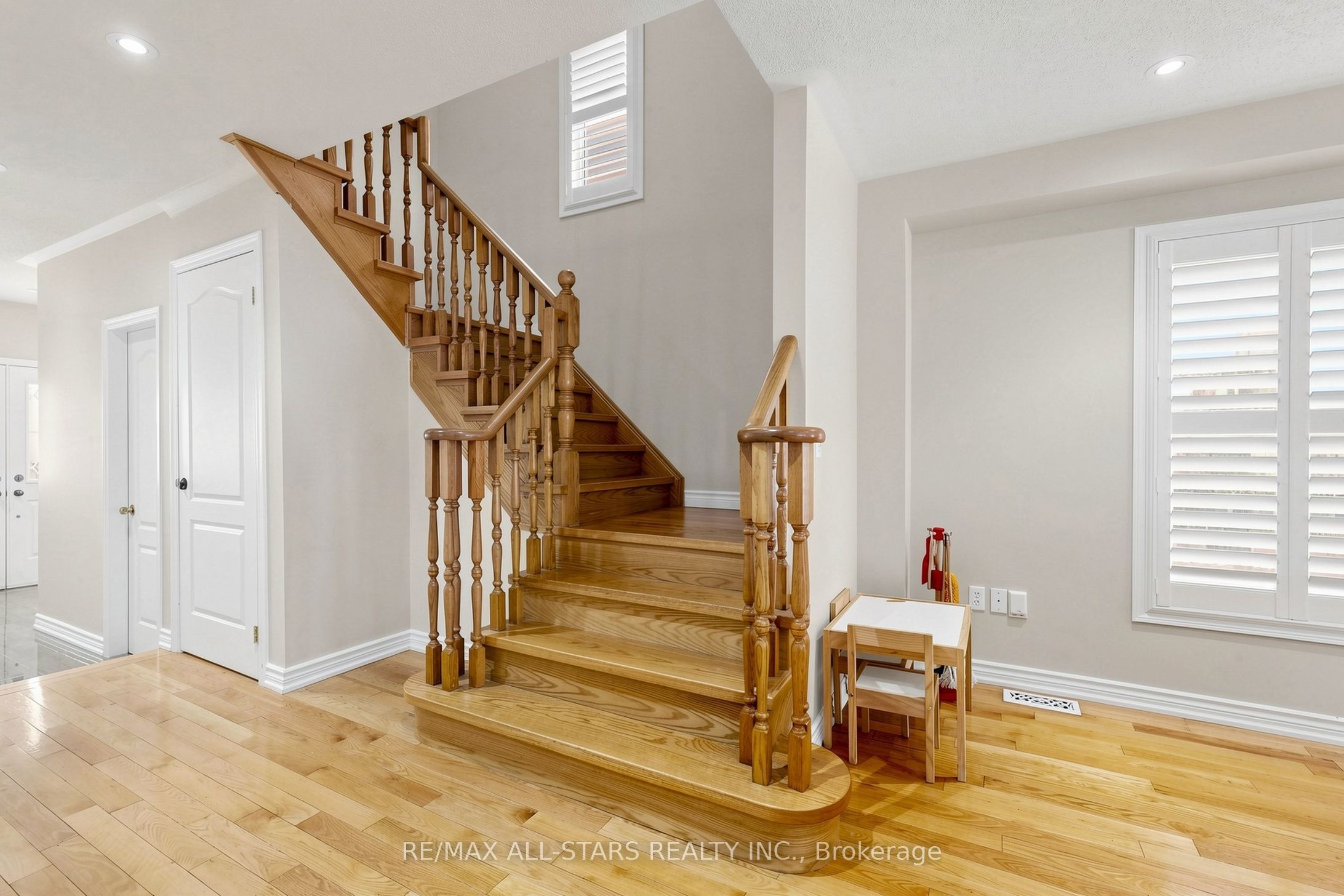 13 Boulderbrook Drive Property Photo 5