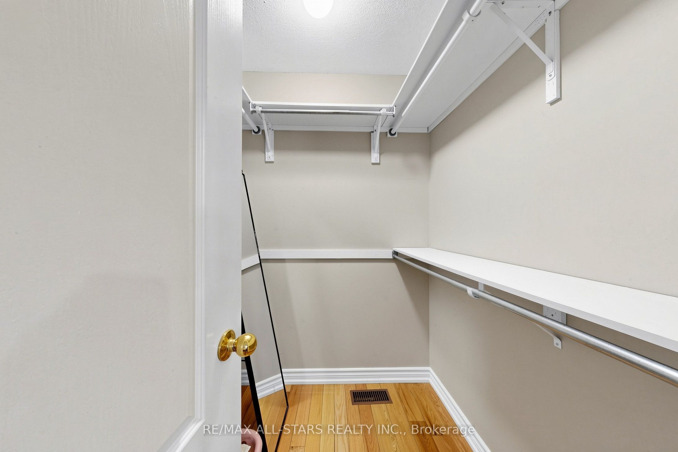 13 Boulderbrook Drive Property Photo 16