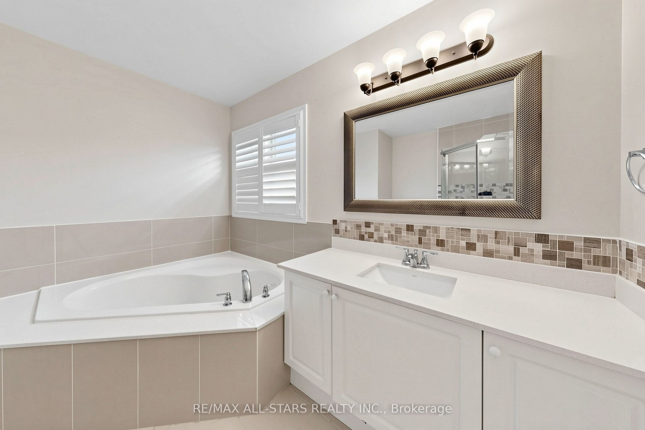 13 Boulderbrook Drive Property Photo 18
