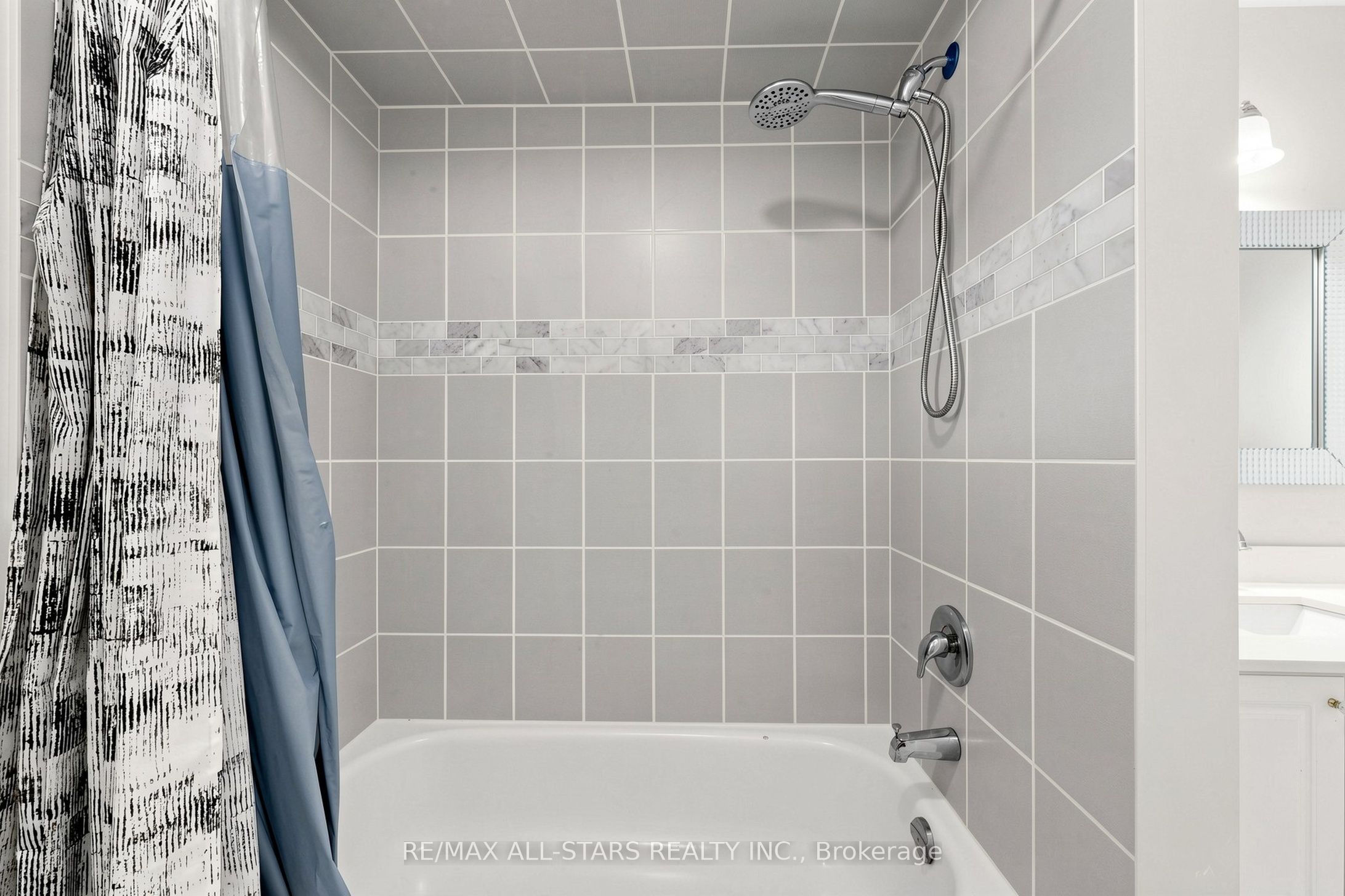 13 Boulderbrook Drive Property Photo 26