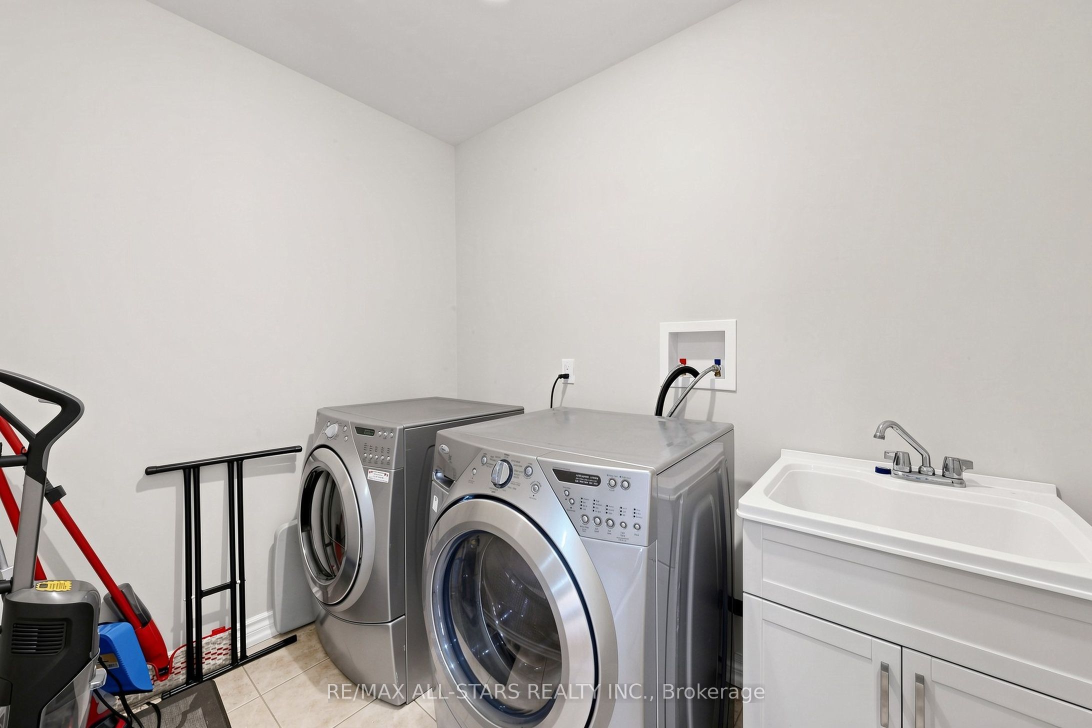13 Boulderbrook Drive Property Photo 27