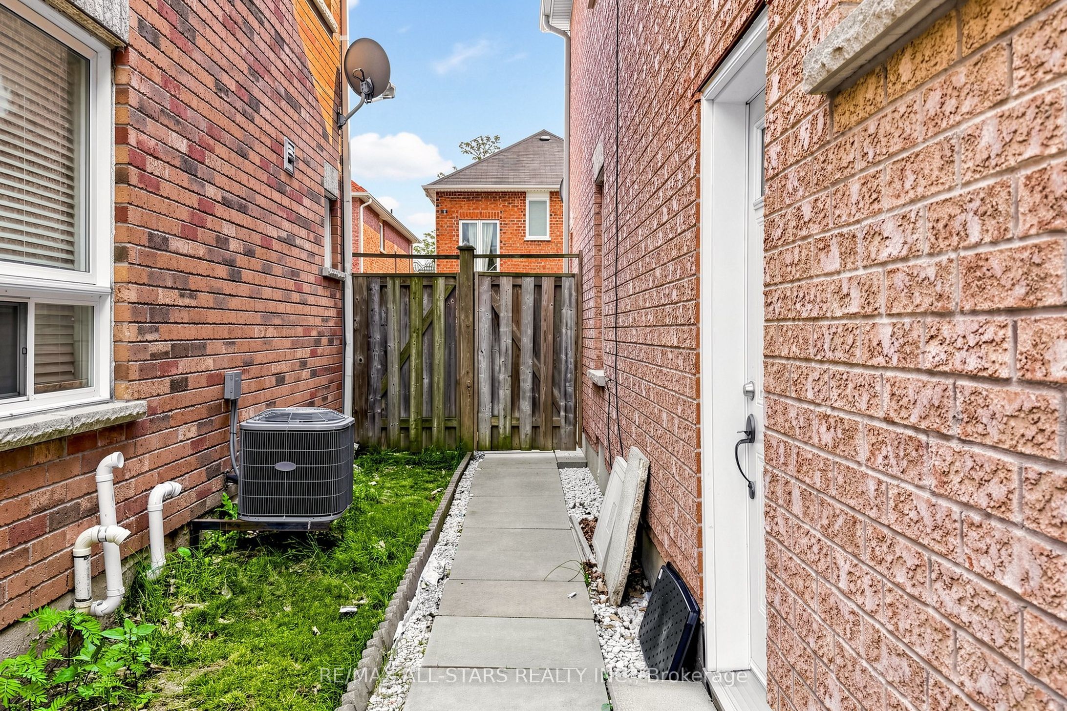 13 Boulderbrook Drive Property Photo 35