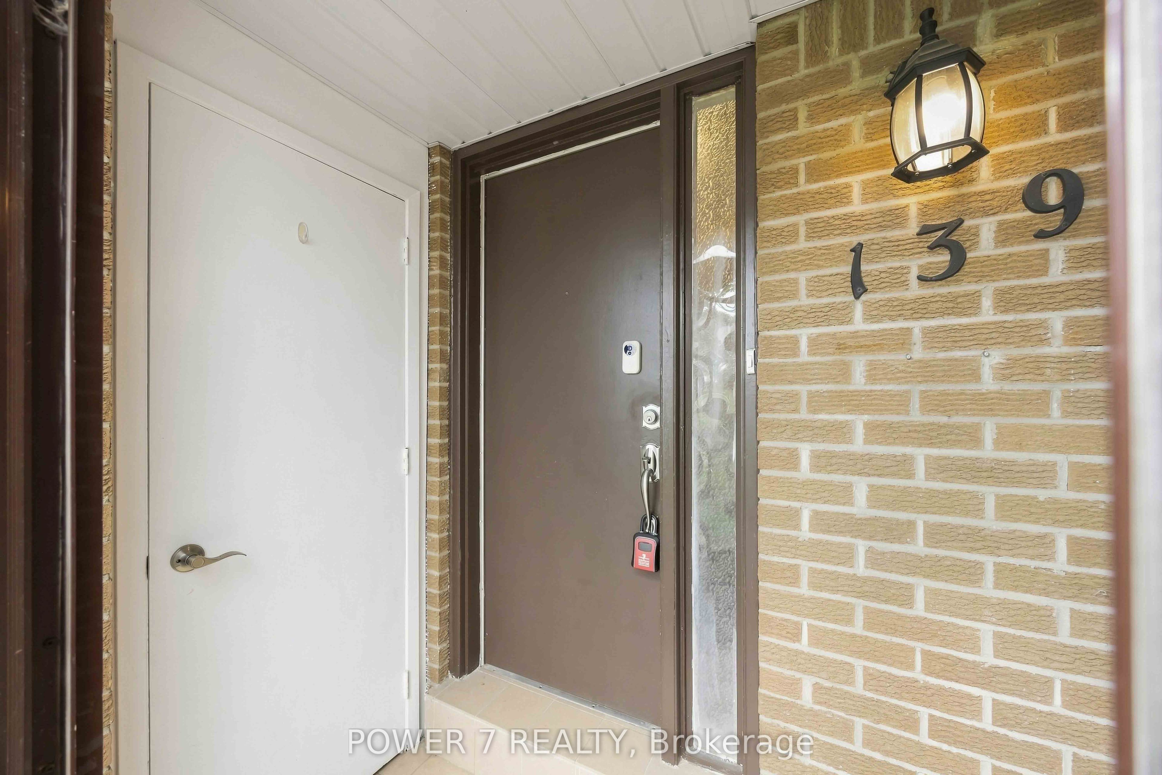 139 Carolbreen Square Property Photo 6