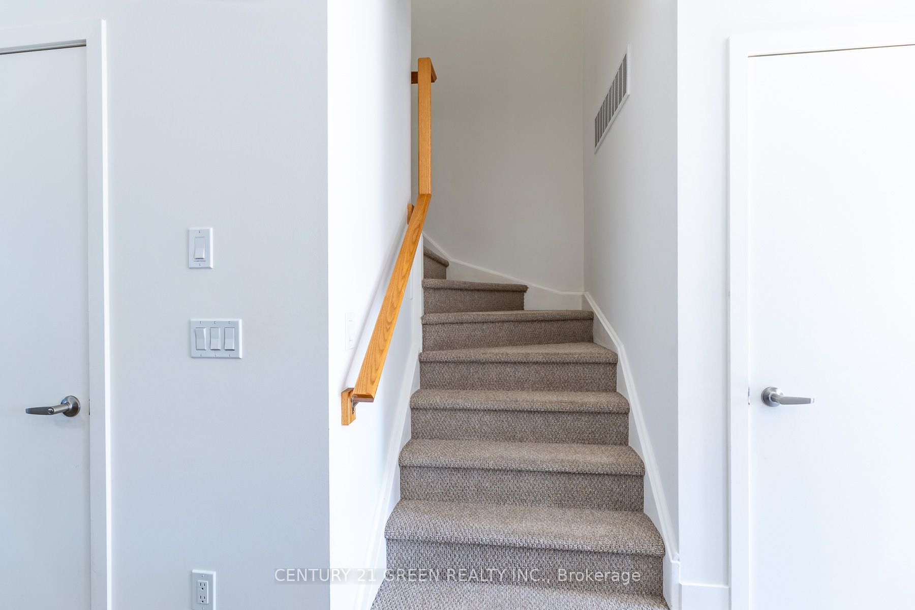 1525 Kingston Road 406 Property Photo 17