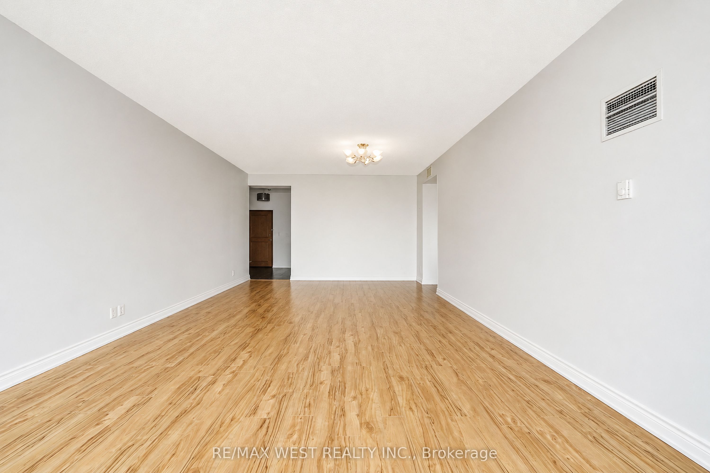 8 Lee Centre Drive Ph103 Property Photo 4
