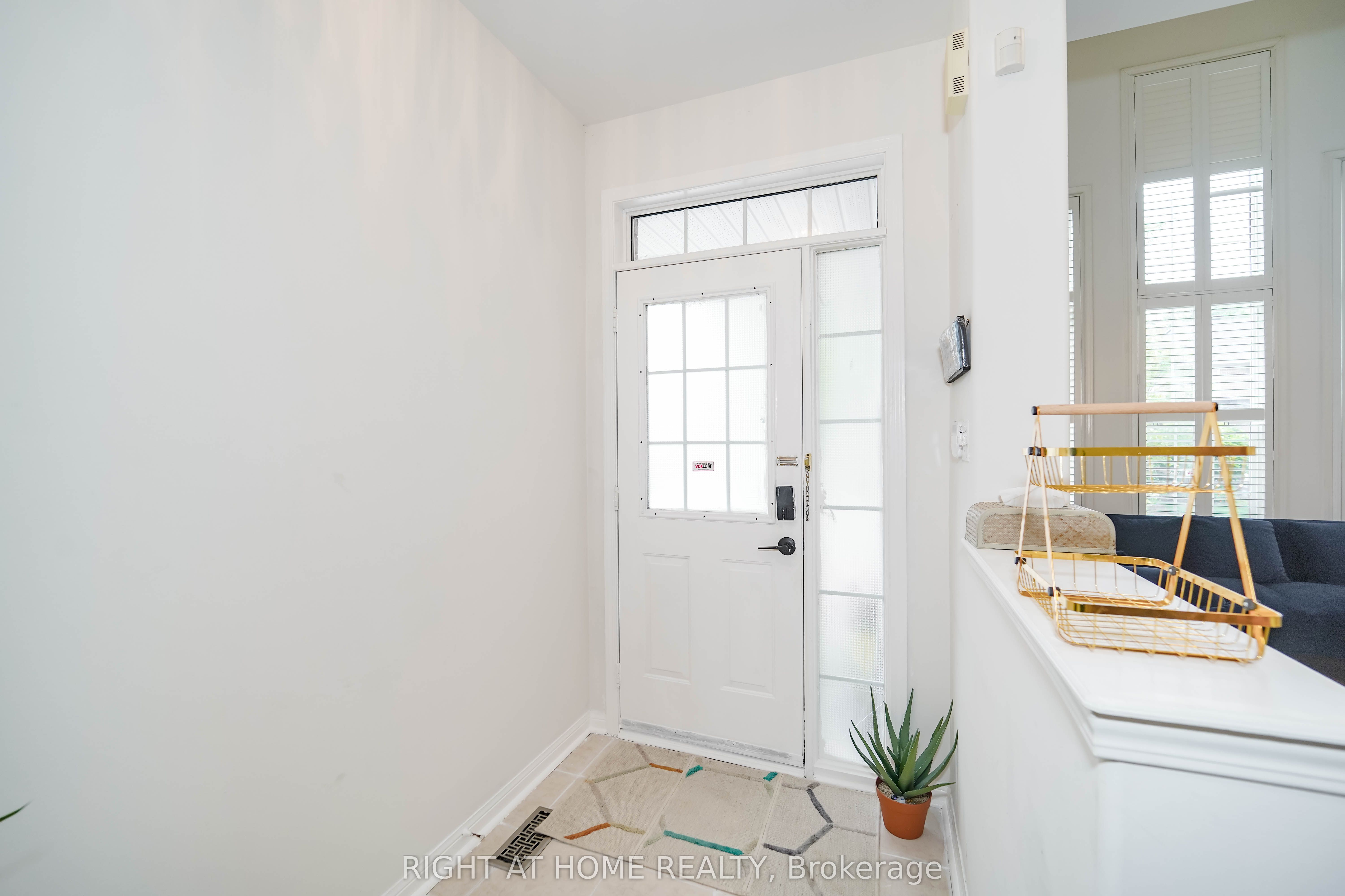 180 Raponi Circle Property Photo 4