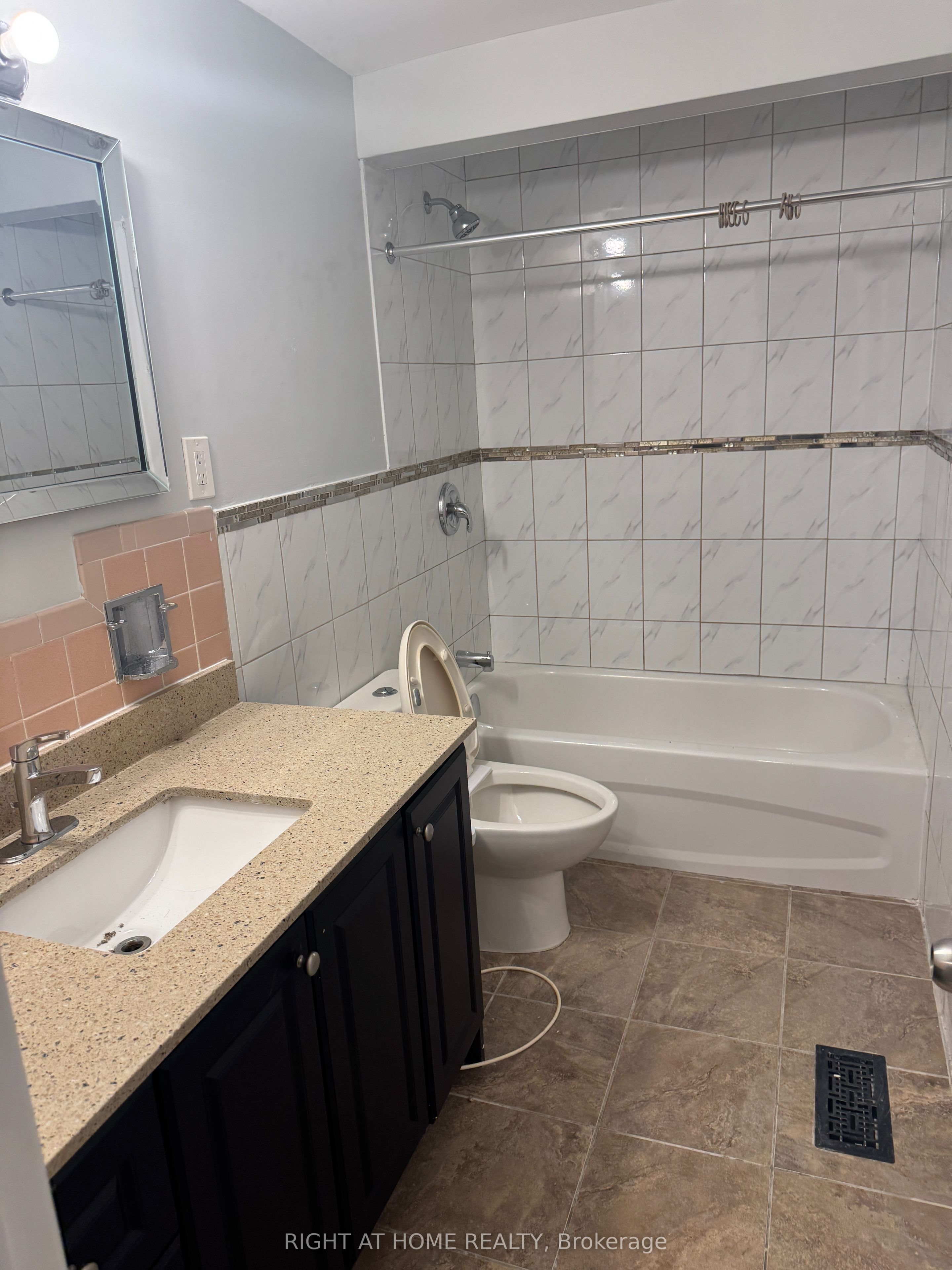 32 Conlins Road E Property Photo 8
