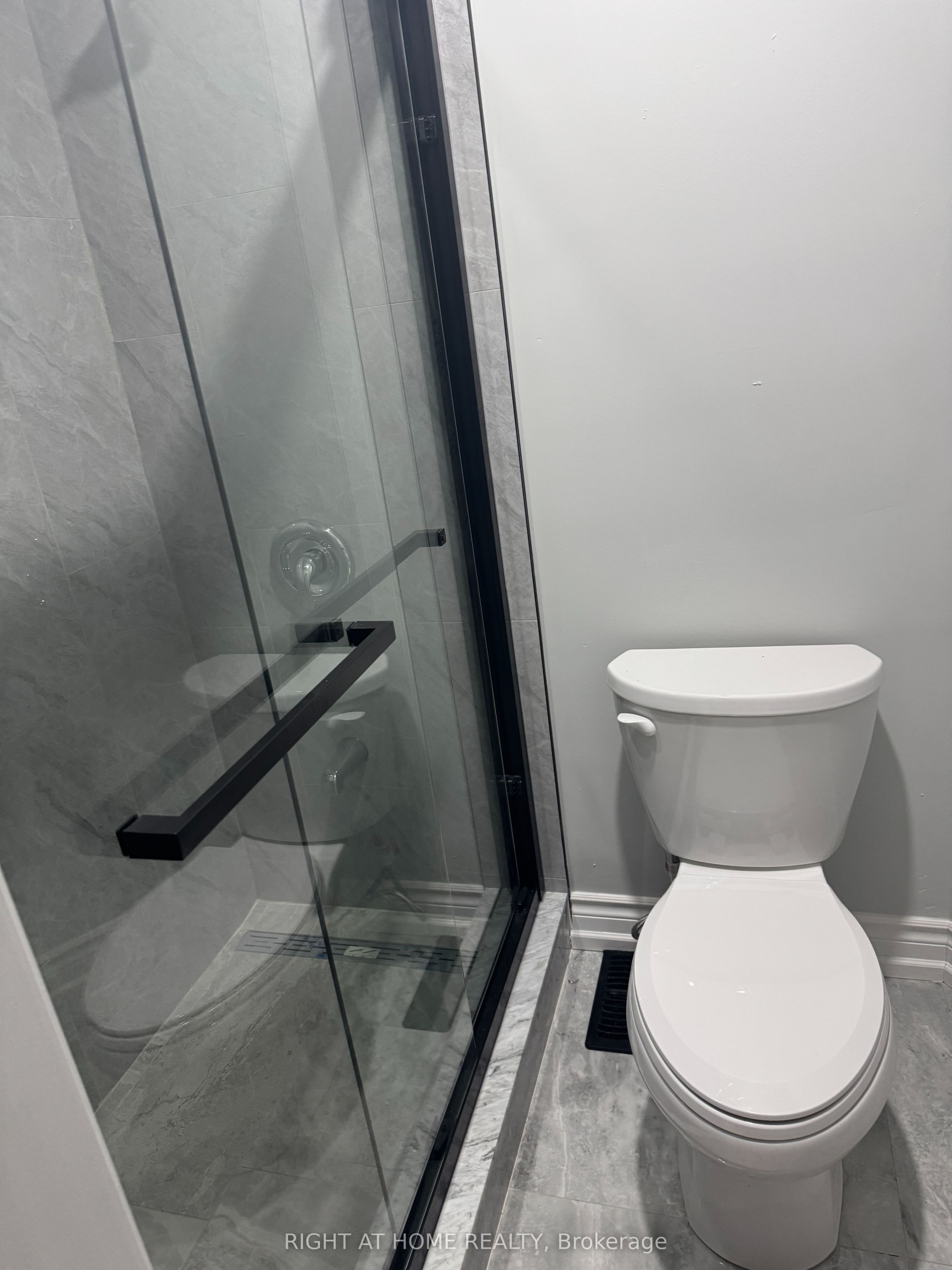 32 Conlins Road E Property Photo 9