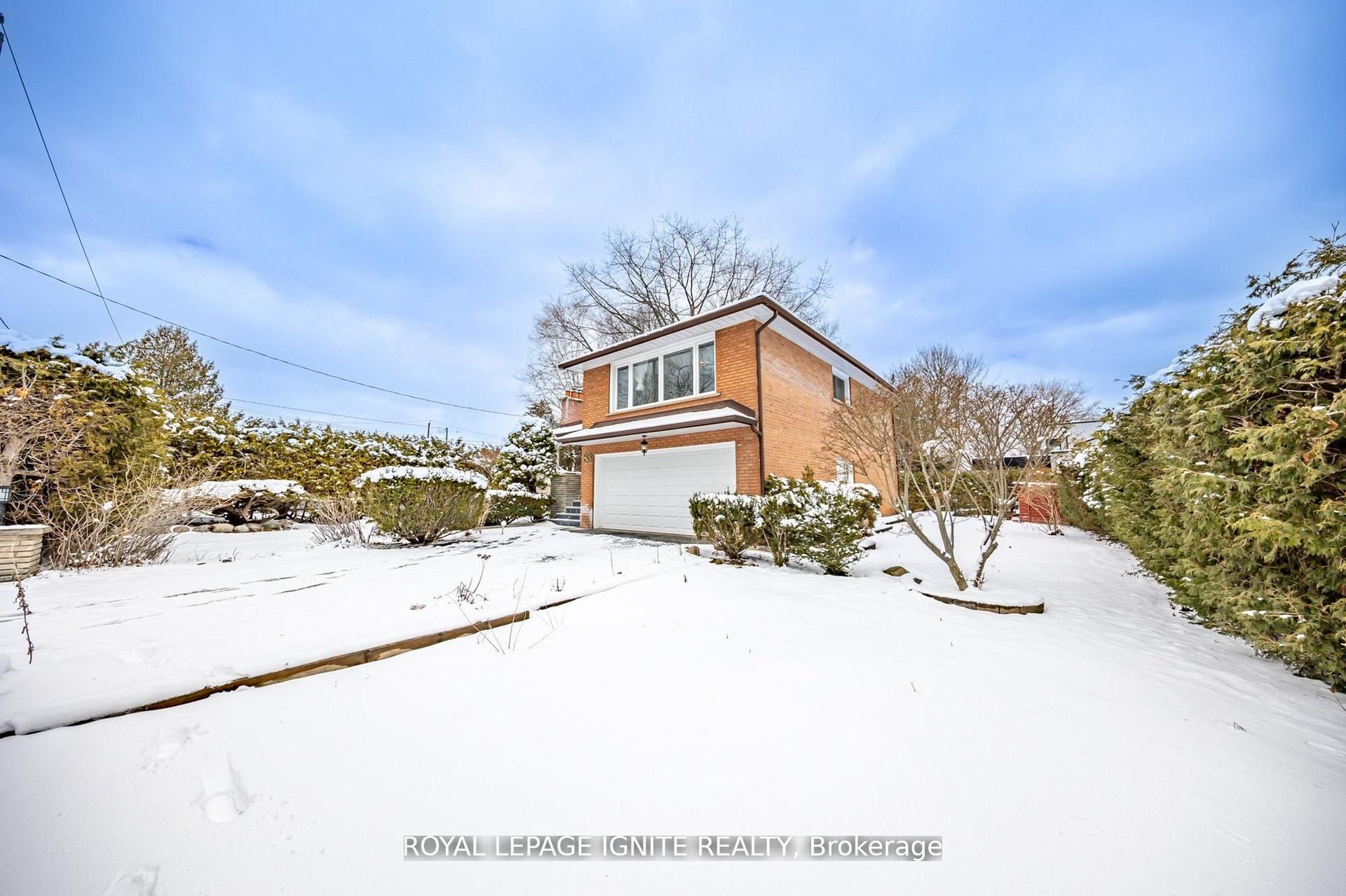 83 Deep Dene Drive Main Property Photo 3