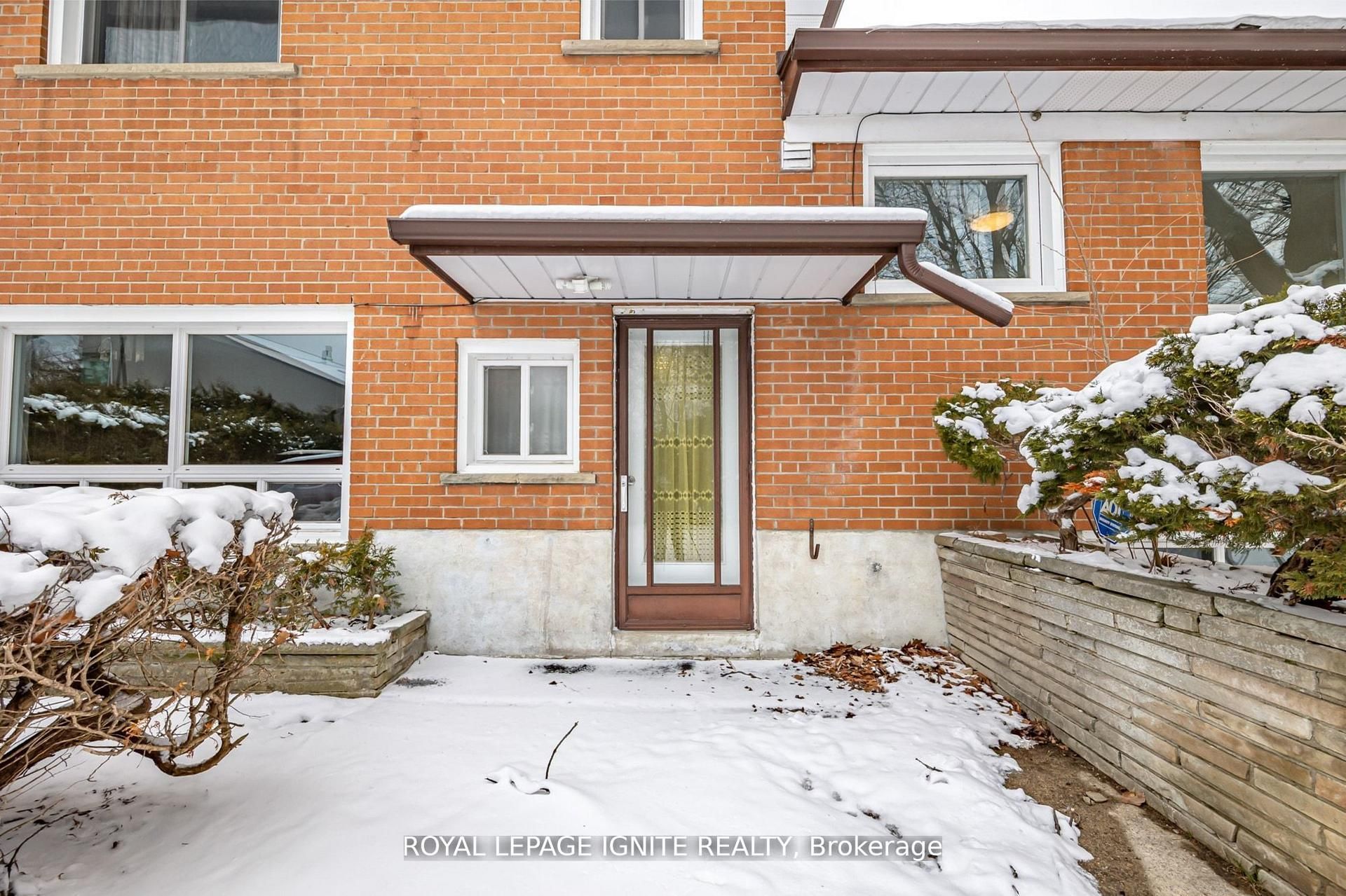 83 Deep Dene Drive Main Property Photo 12