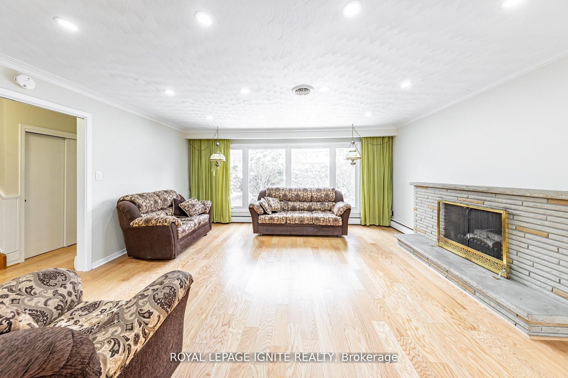 83 Deep Dene Drive Main Property Photo 17