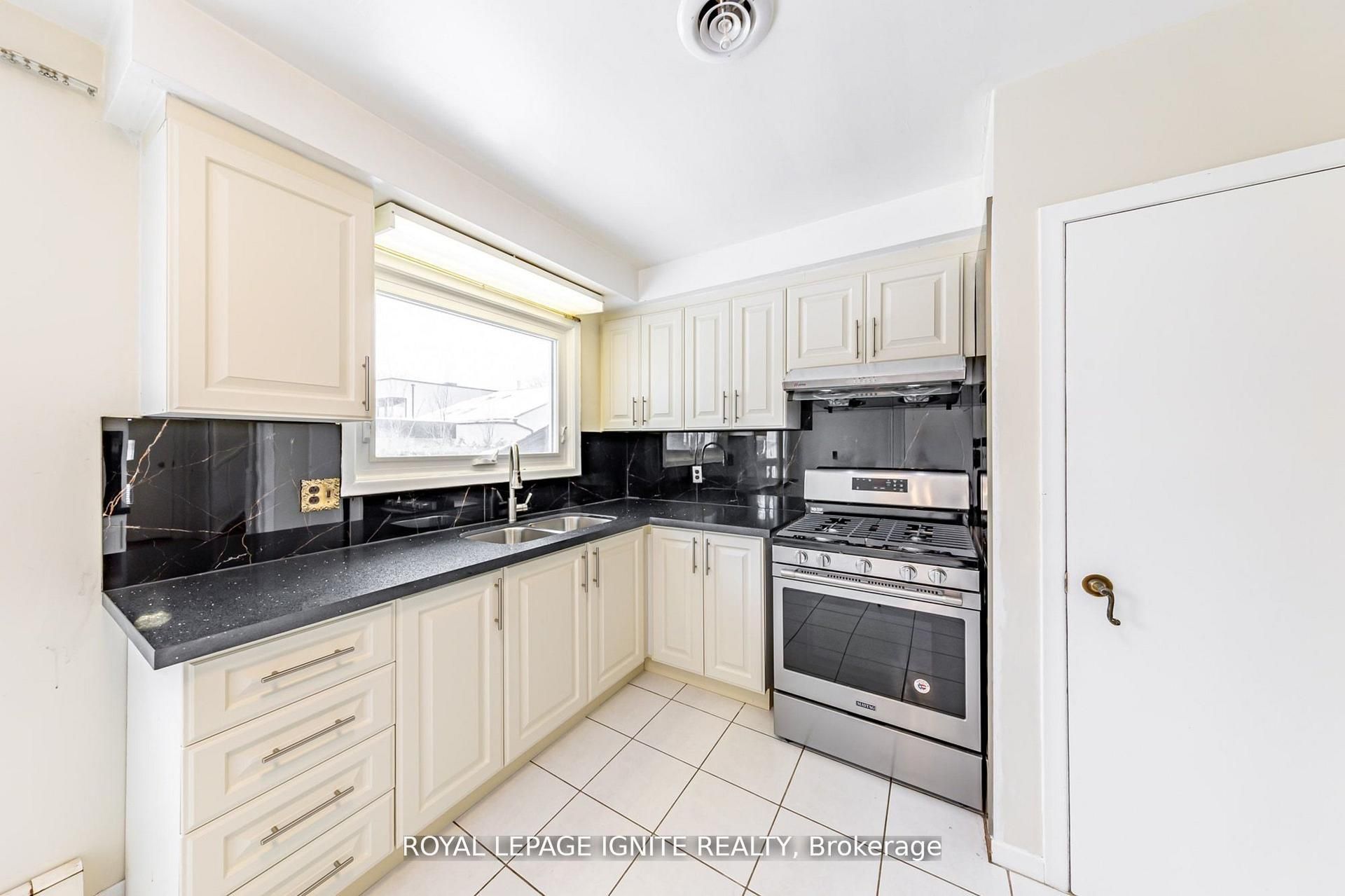 83 Deep Dene Drive Main Property Photo 24