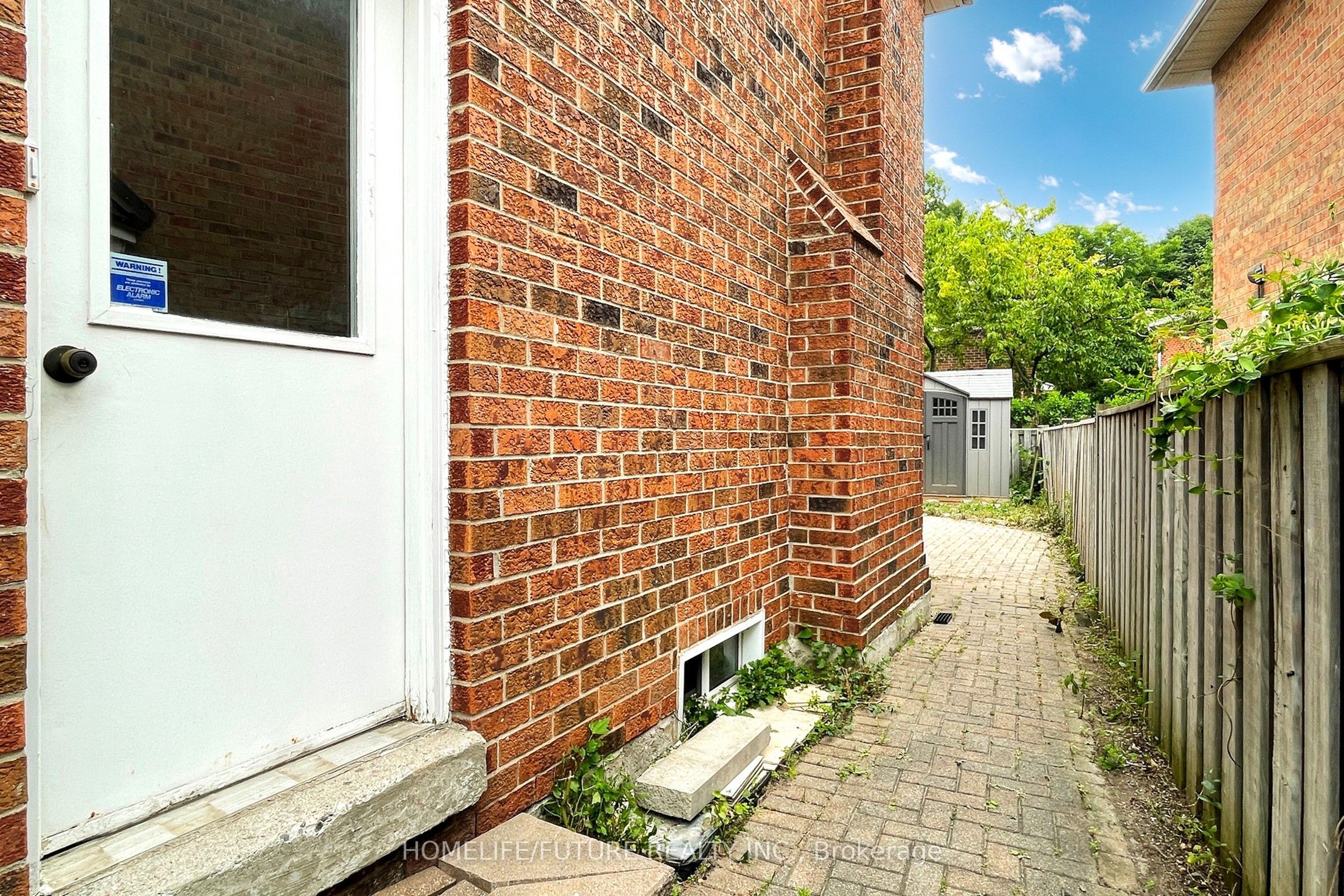 75 Calverley Trail Property Photo 37