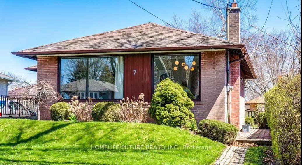 7 Stonehenge Crescent Property Photo 1