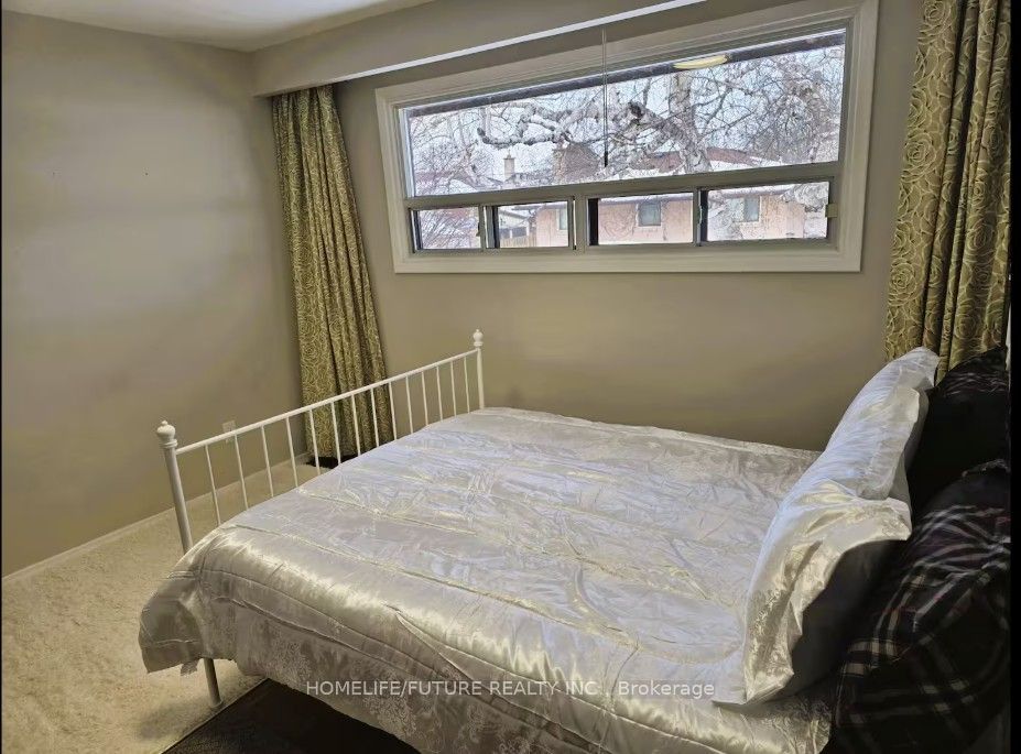 7 Stonehenge Crescent Property Photo 3