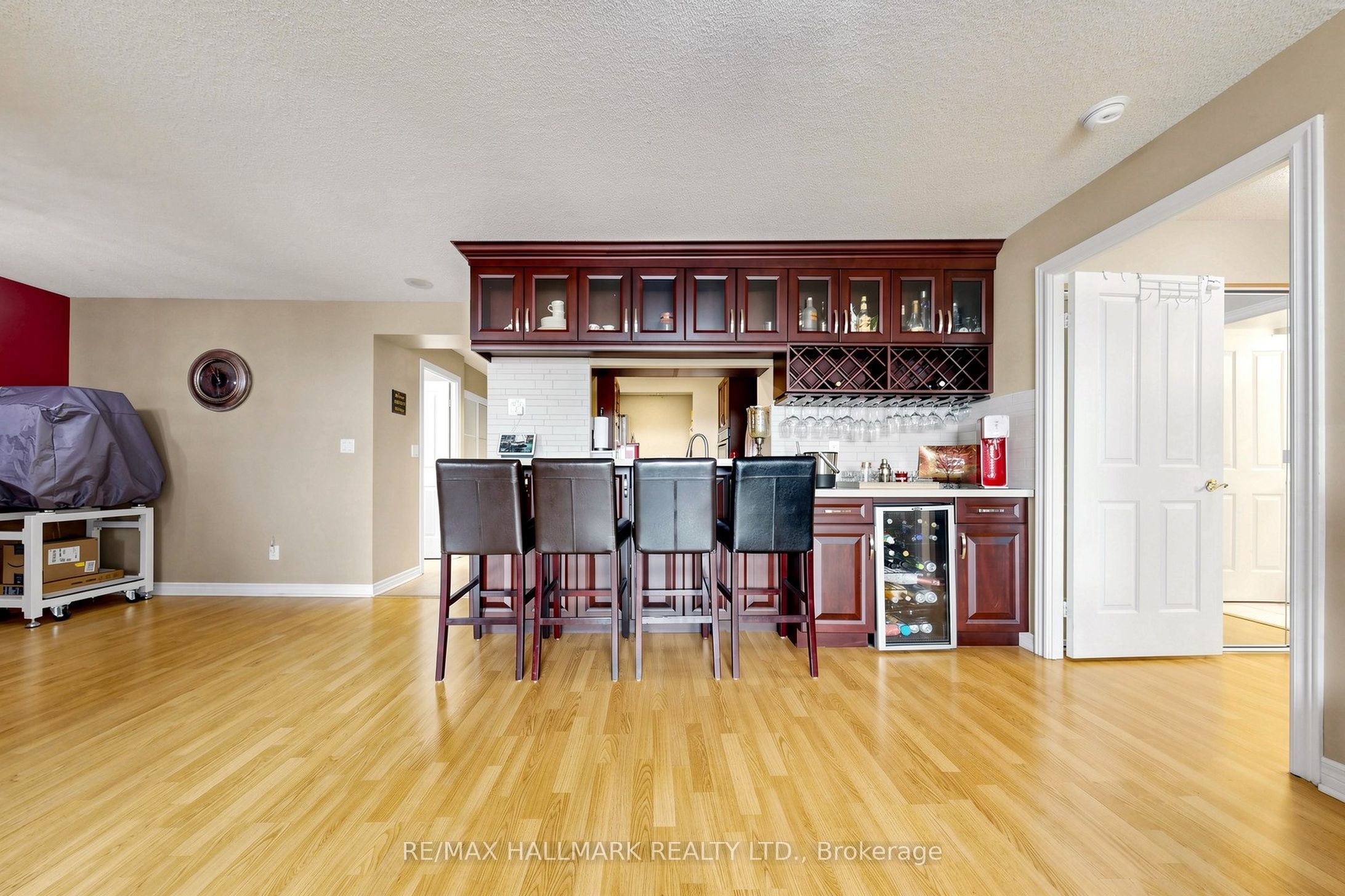 68 Corporate Drive 621 Property Photo 4