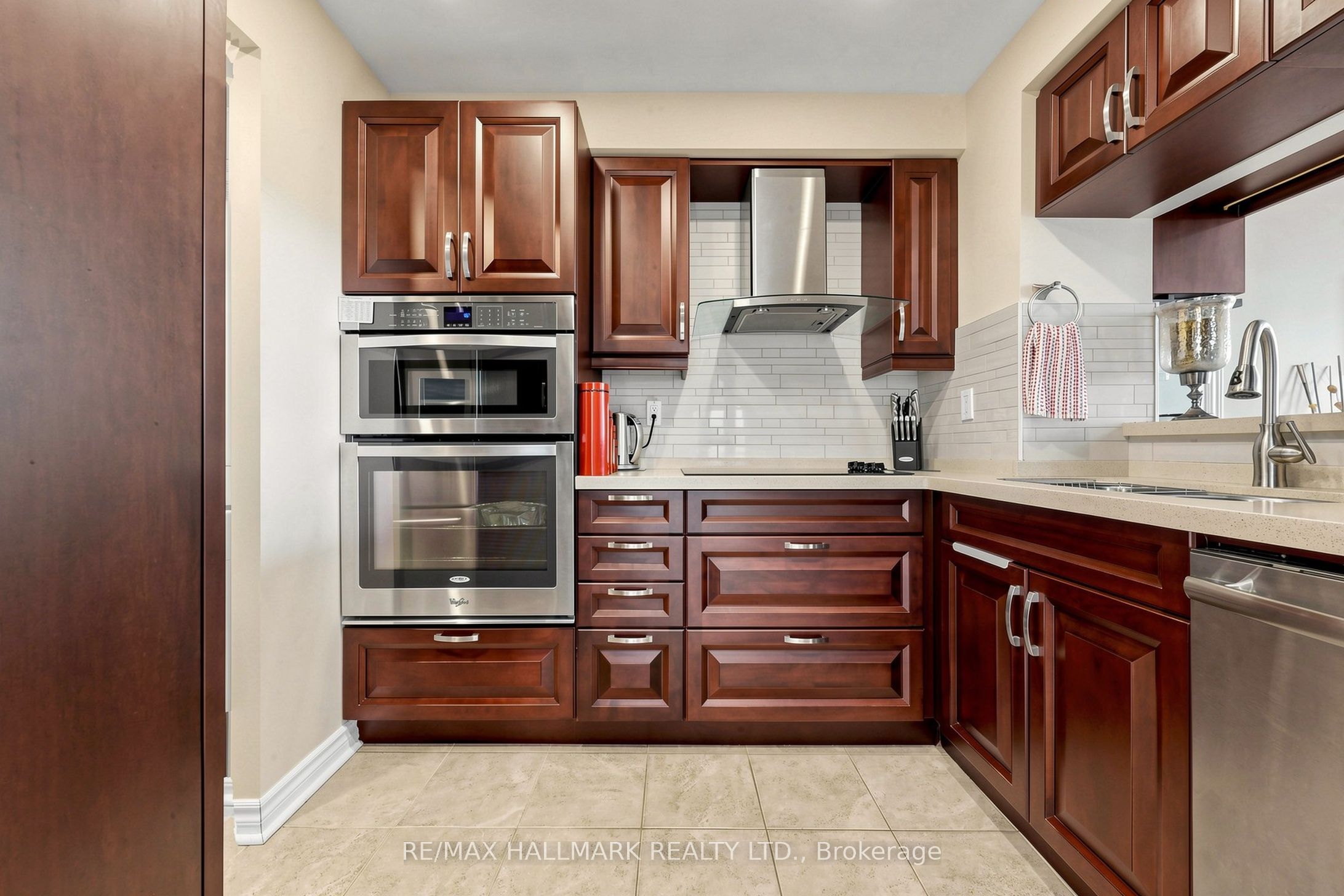 68 Corporate Drive 621 Property Photo 5