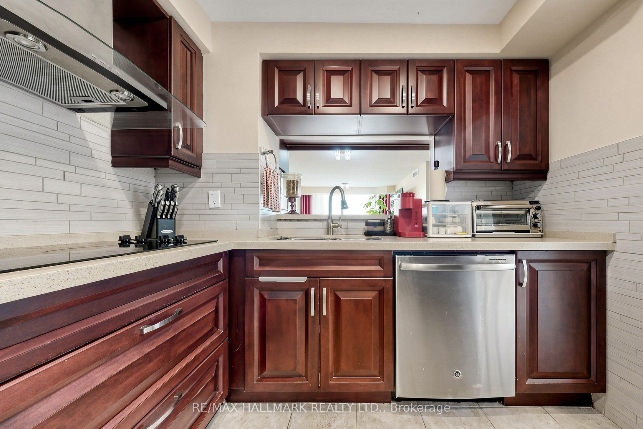 68 Corporate Drive 621 Property Photo 6