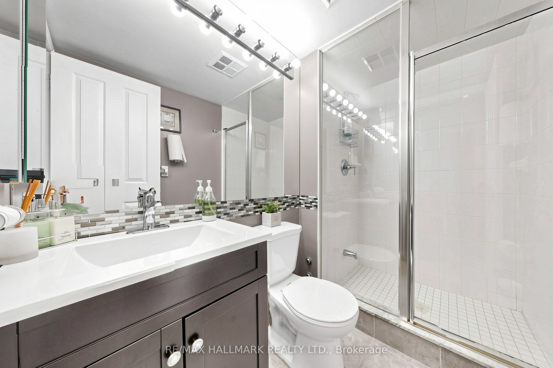 68 Corporate Drive 621 Property Photo 11
