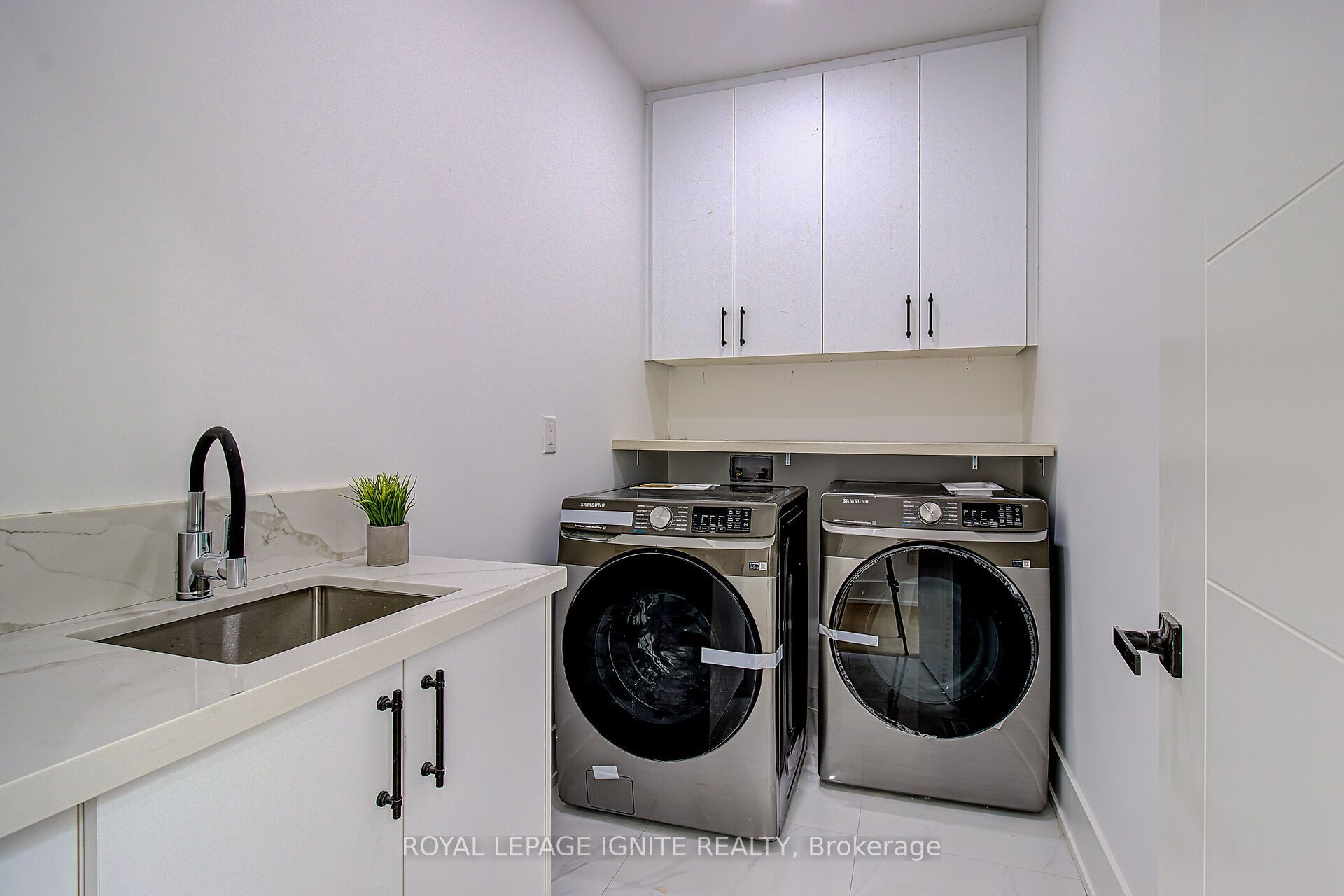 6 Mccowan Road Property Photo 27