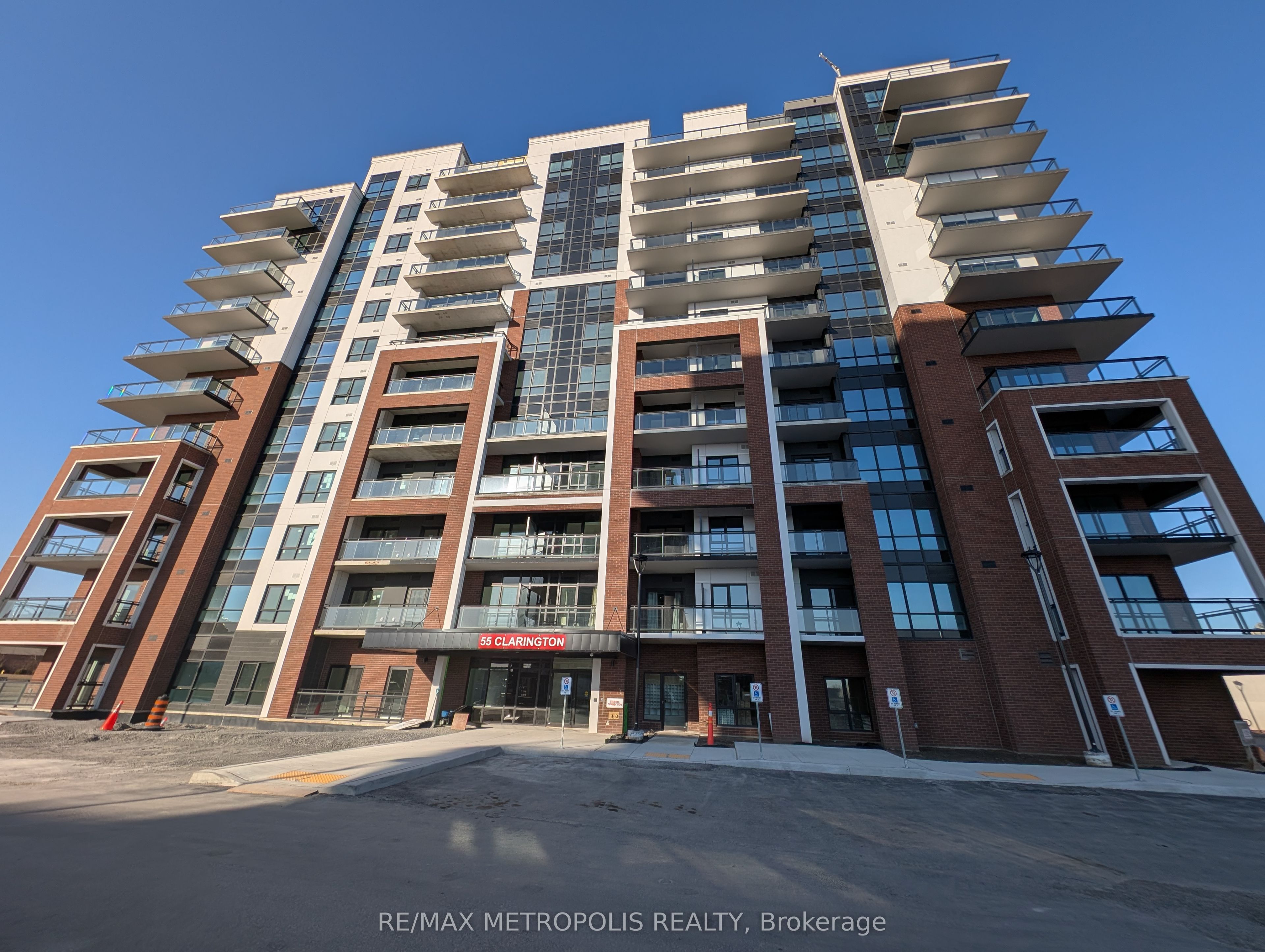 55 CLARINGTON Boulevard 207 Property Photo 1