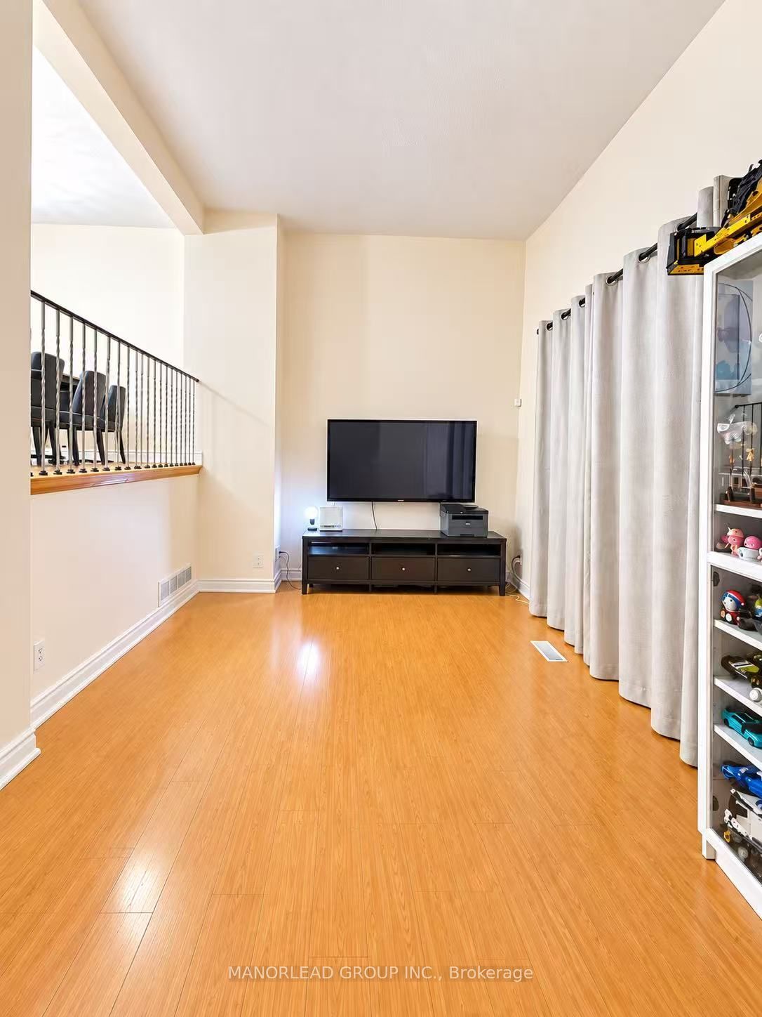 121 L'amoreaux Drive 31 Property Photo 2