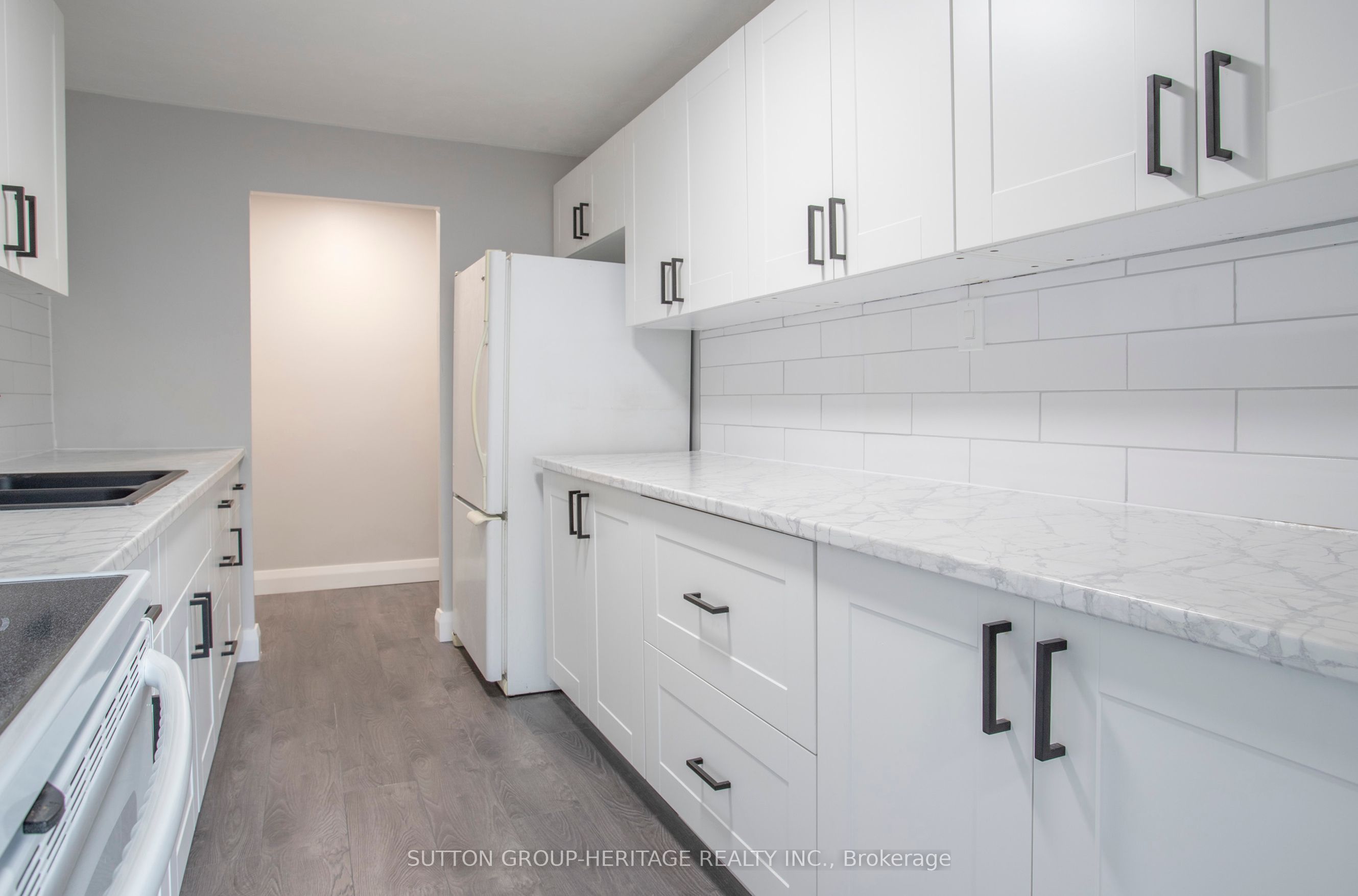 936 Glen Street 301 Property Photo 10
