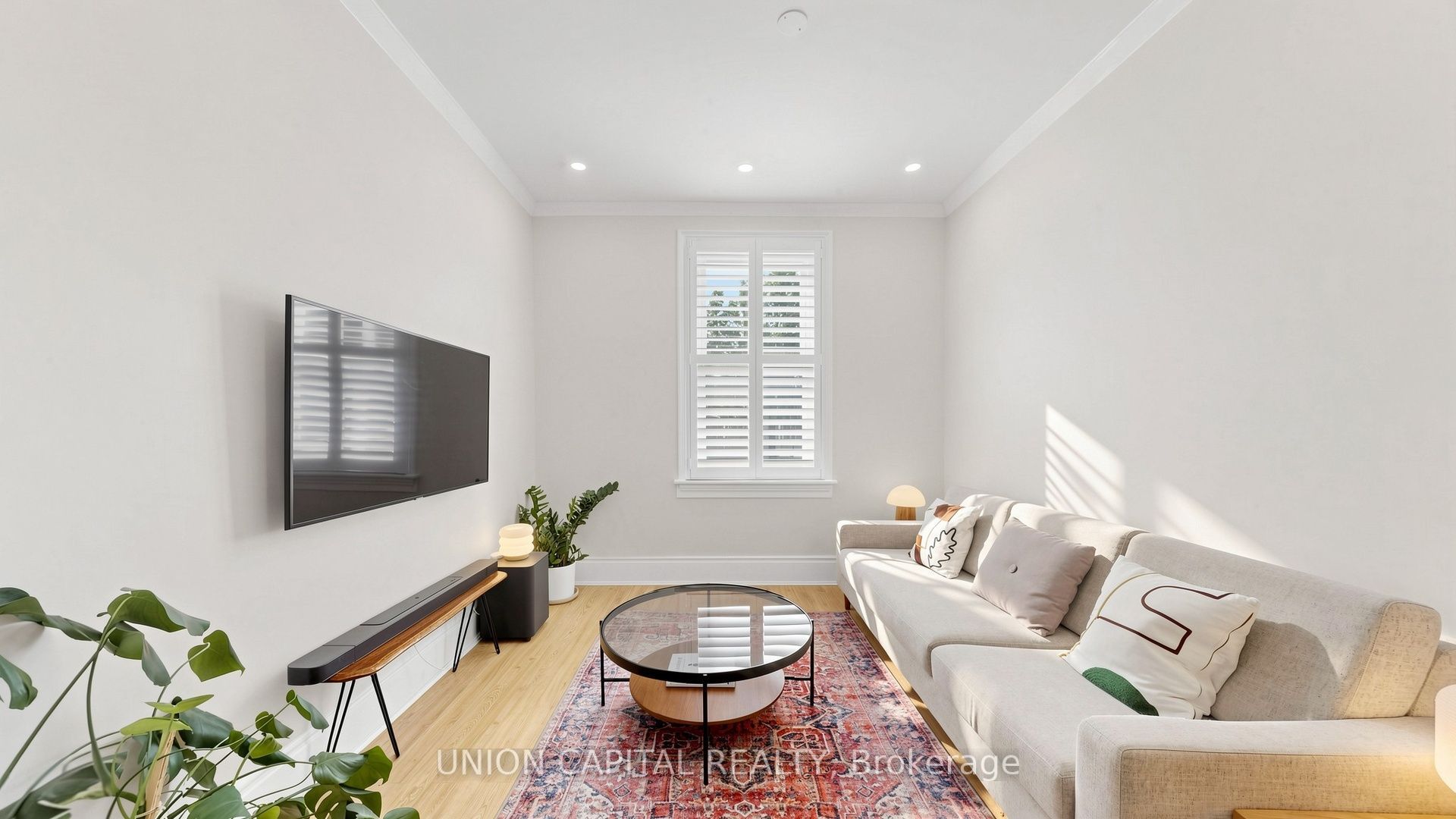 944 Dundas Street E Property Photo 3